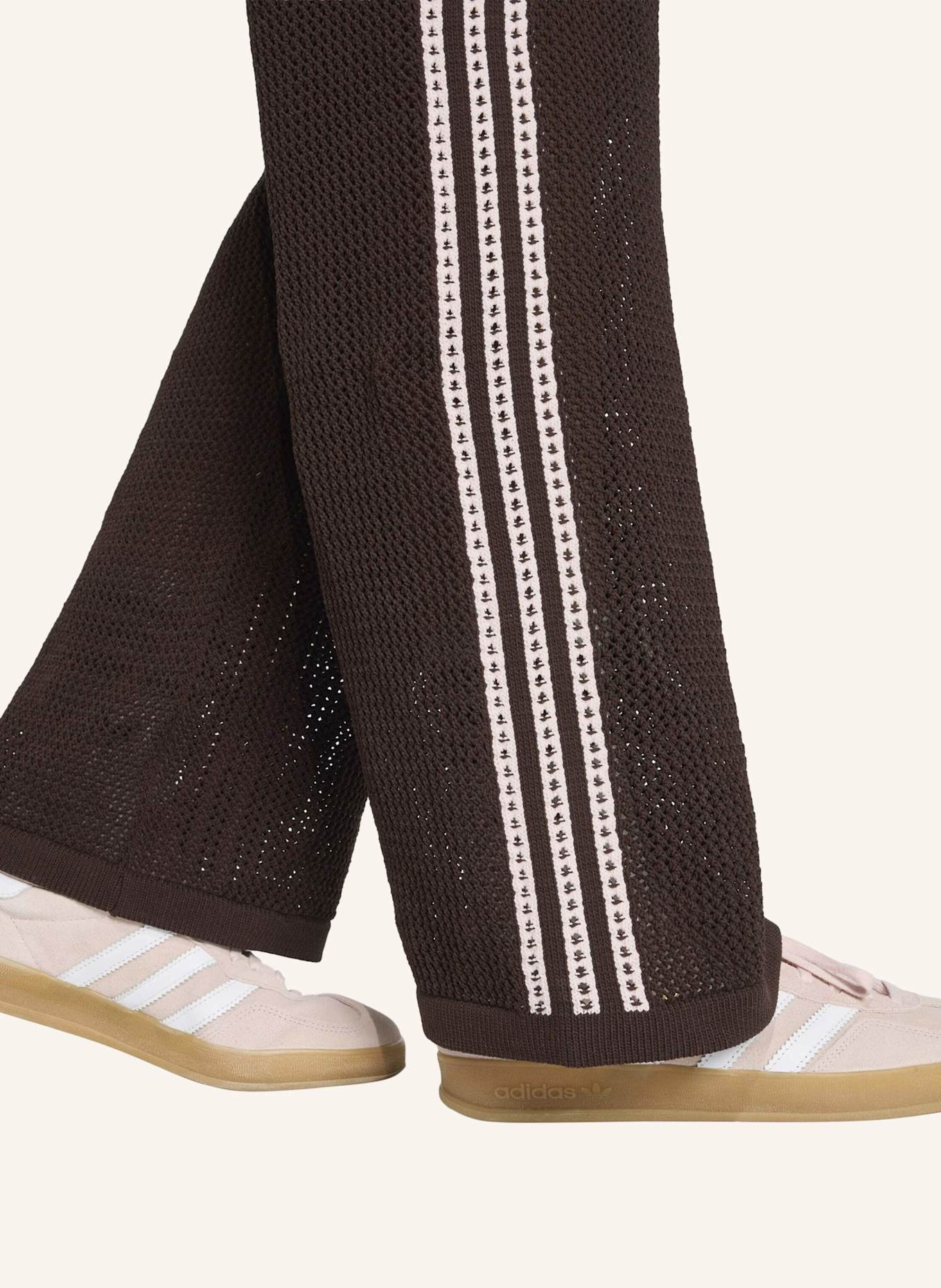 adidas Originals GESTRICKTE GEHÄKELTE FIREBIRD TRAININGSHOSE: BRAUN