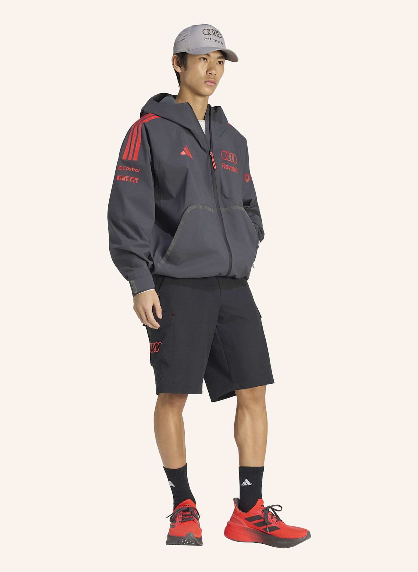 adidas AUDI REVOLUT F1 TEAM MECHANICS REGENJACKE: SCHWARZ/ ROT