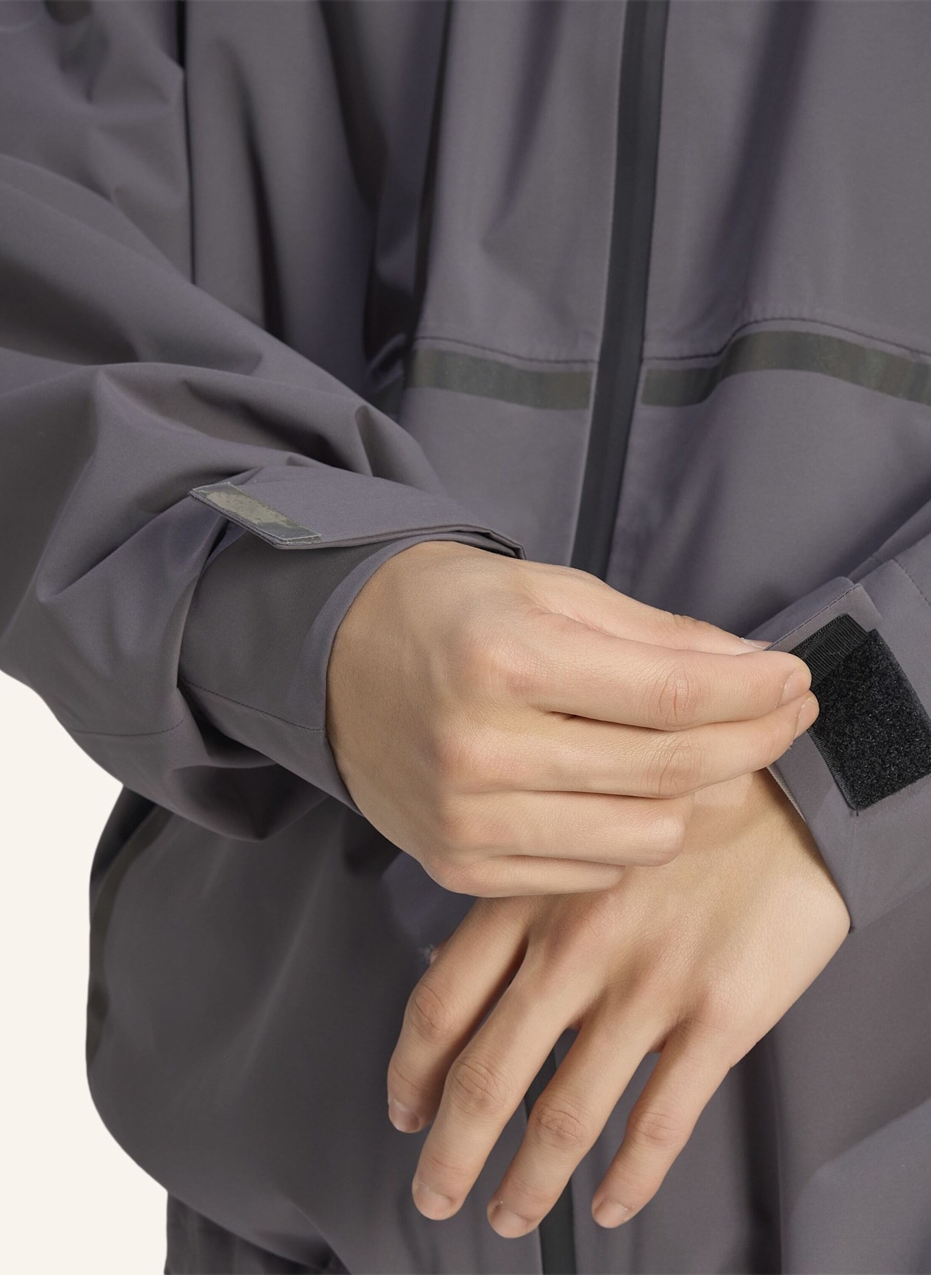 adidas AUDI REVOLUT F1 TEAM ENGINEERS & MARKETING REGENJACKE: GRAU