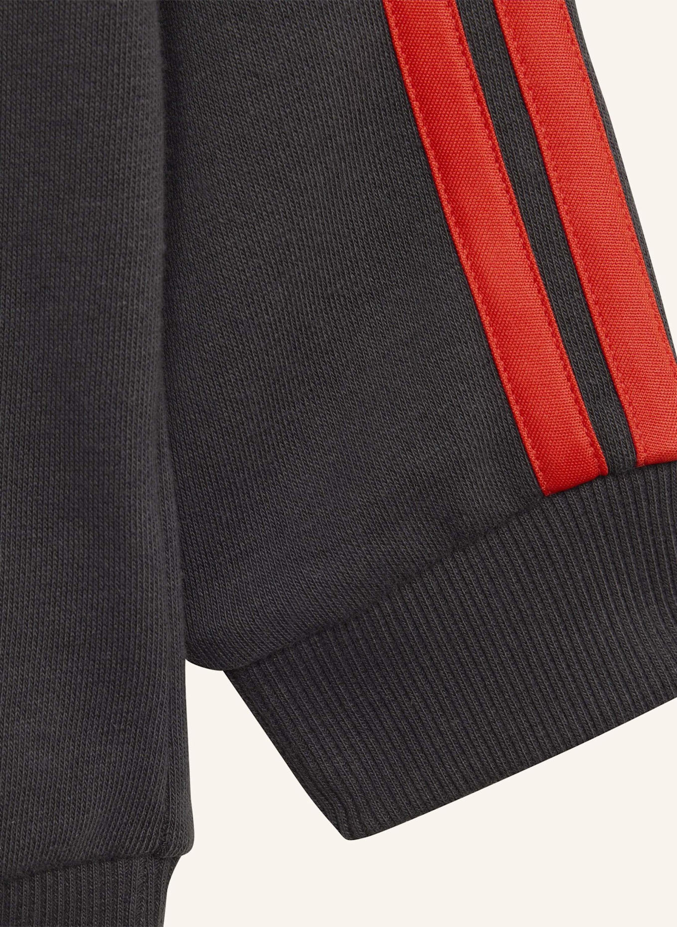 adidas AUDI REVOLUT F1 TEAM DNA KIDS JOGGINGANZUG: SCHWARZ