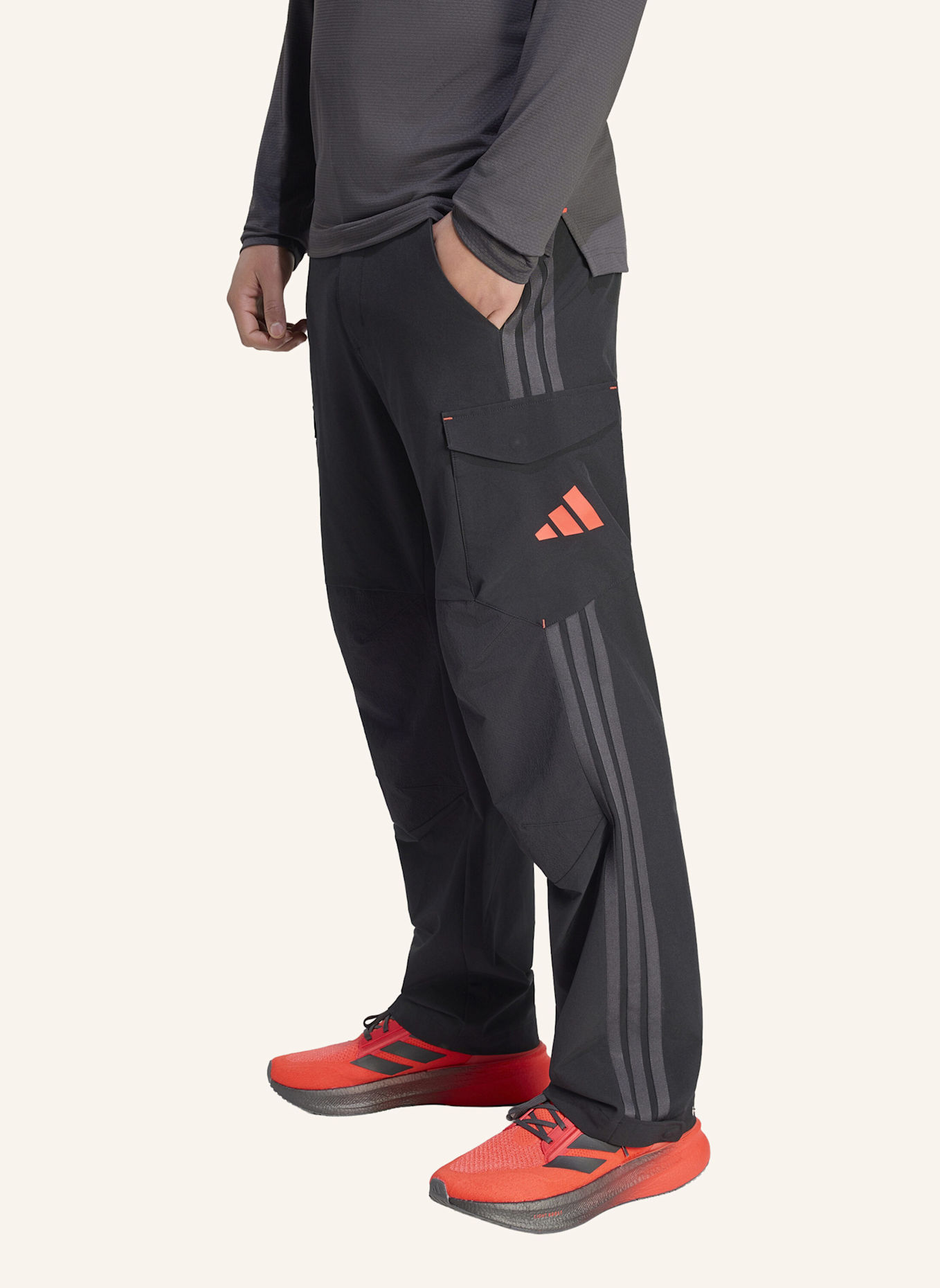 adidas AUDI REVOLUT F1 TEAM MECHANICS HOSE: SCHWARZ