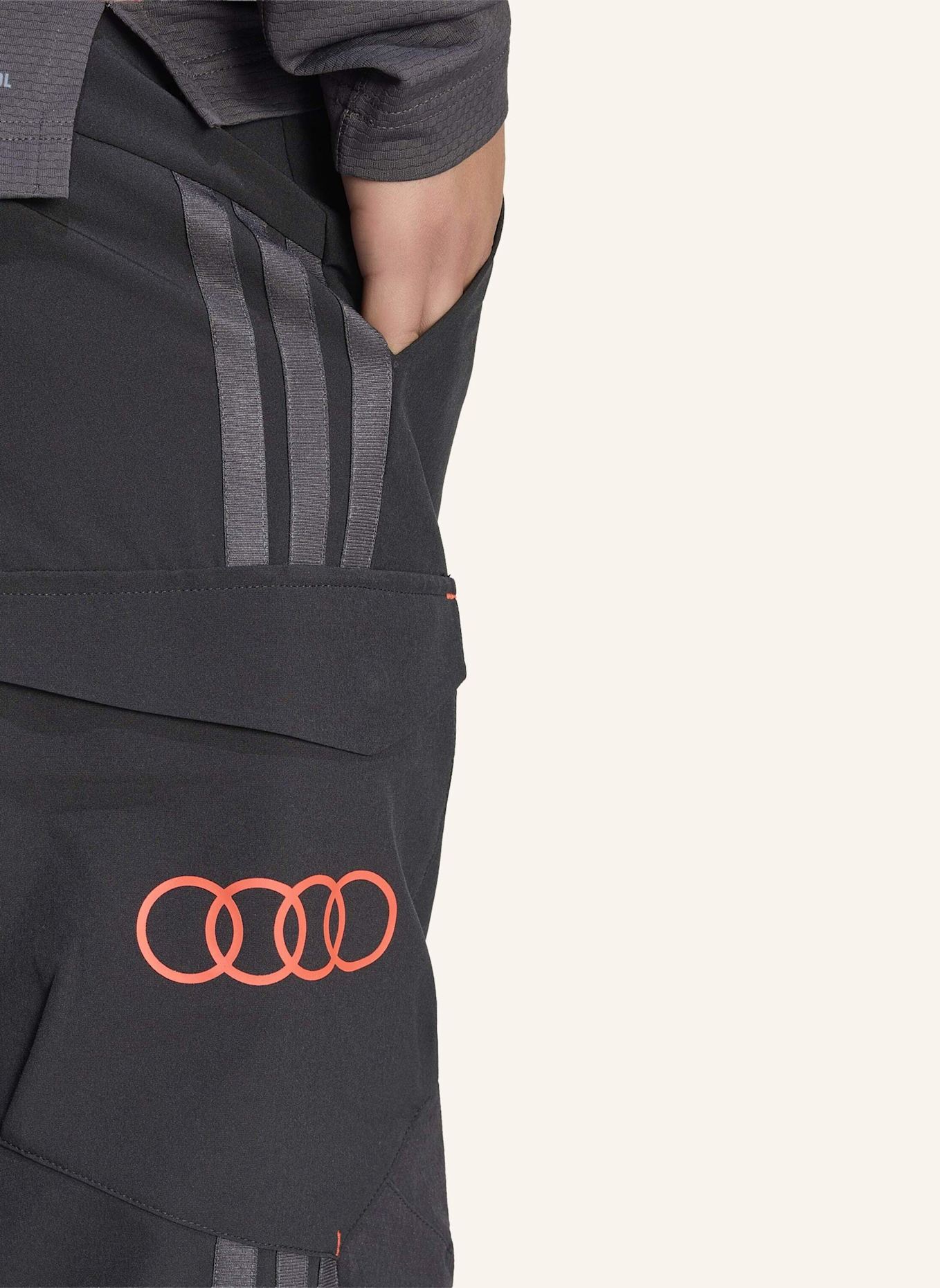 adidas AUDI REVOLUT F1 TEAM MECHANICS HOSE: SCHWARZ