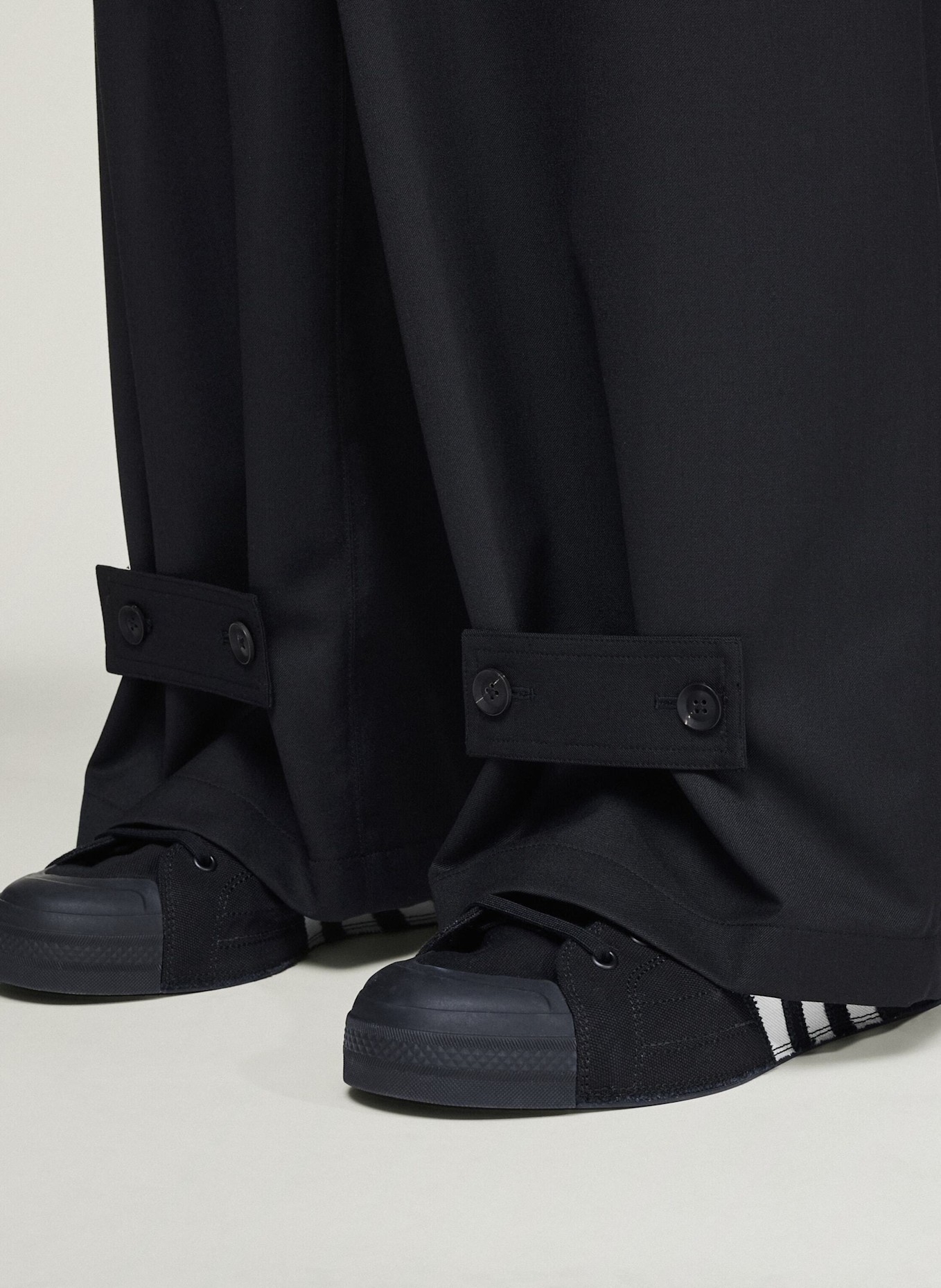 Y-3 Y-3 SPORT UNIFORM HOSE MIT WEITEM BEIN: SCHWARZ