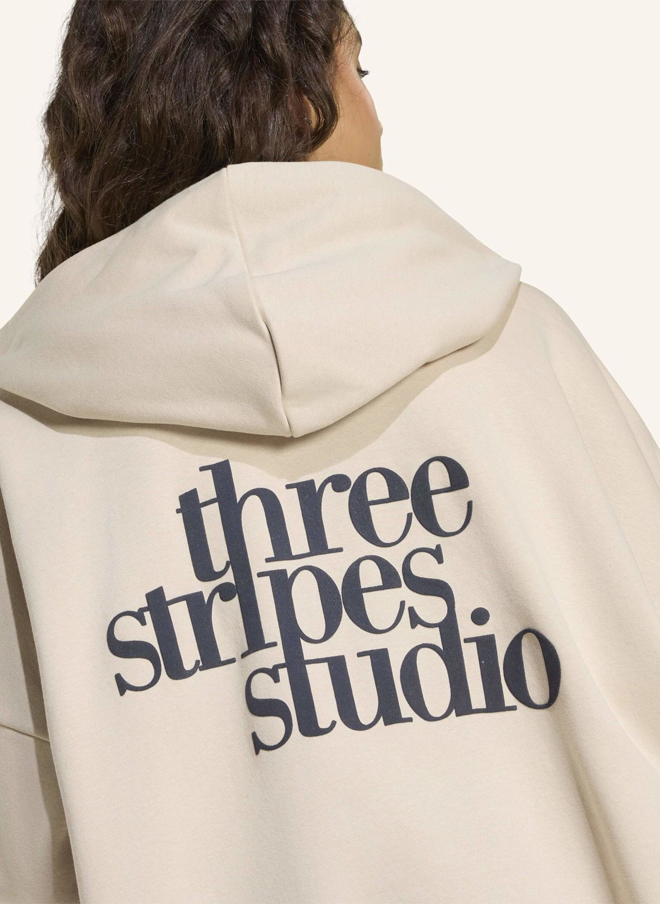 adidas 3-STREIFEN STUDIO HOODIE: BEIGE