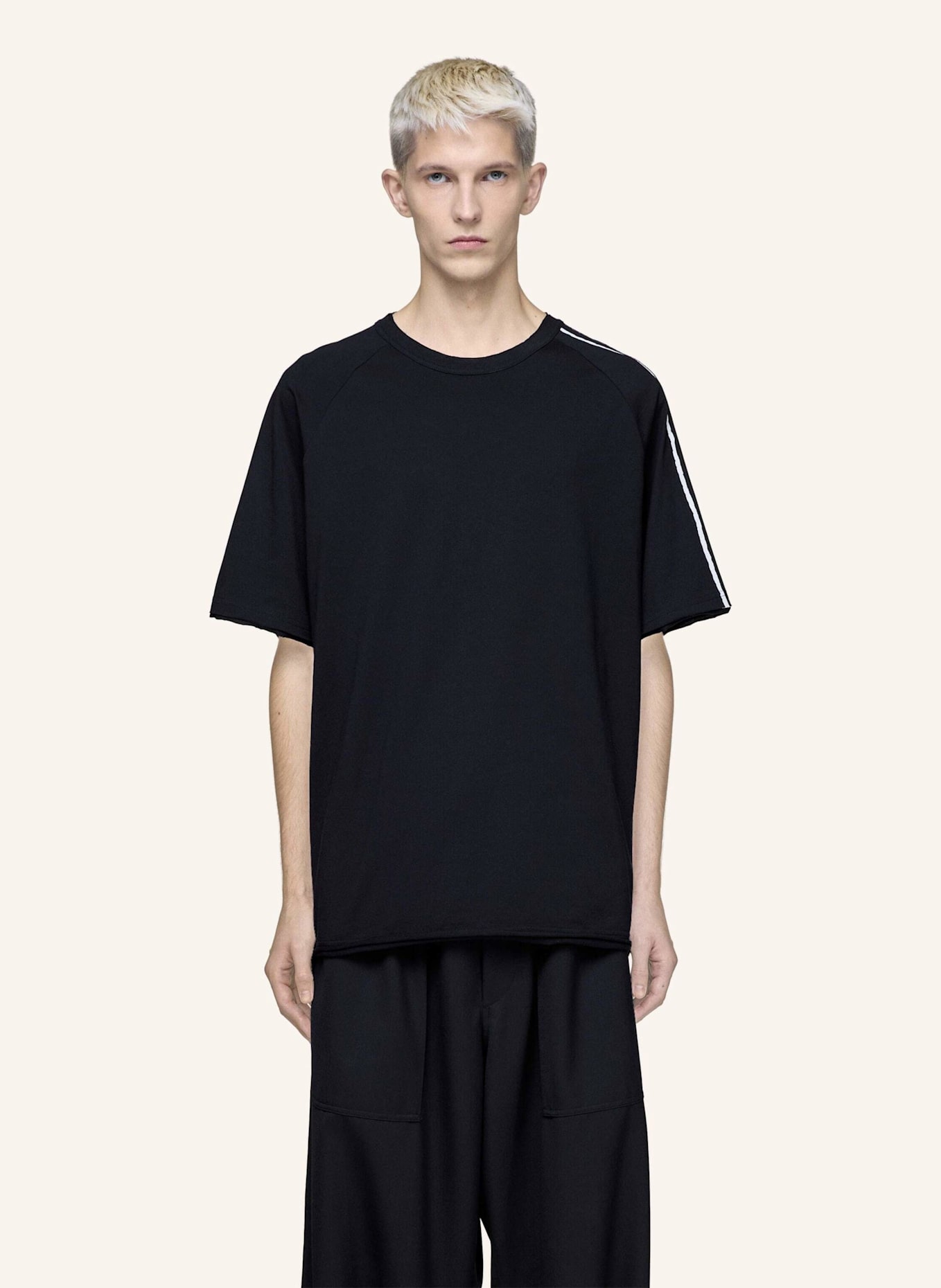 Y-3 Y-3 RAW EDGE 3-STREIFEN T-SHIRT: SCHWARZ