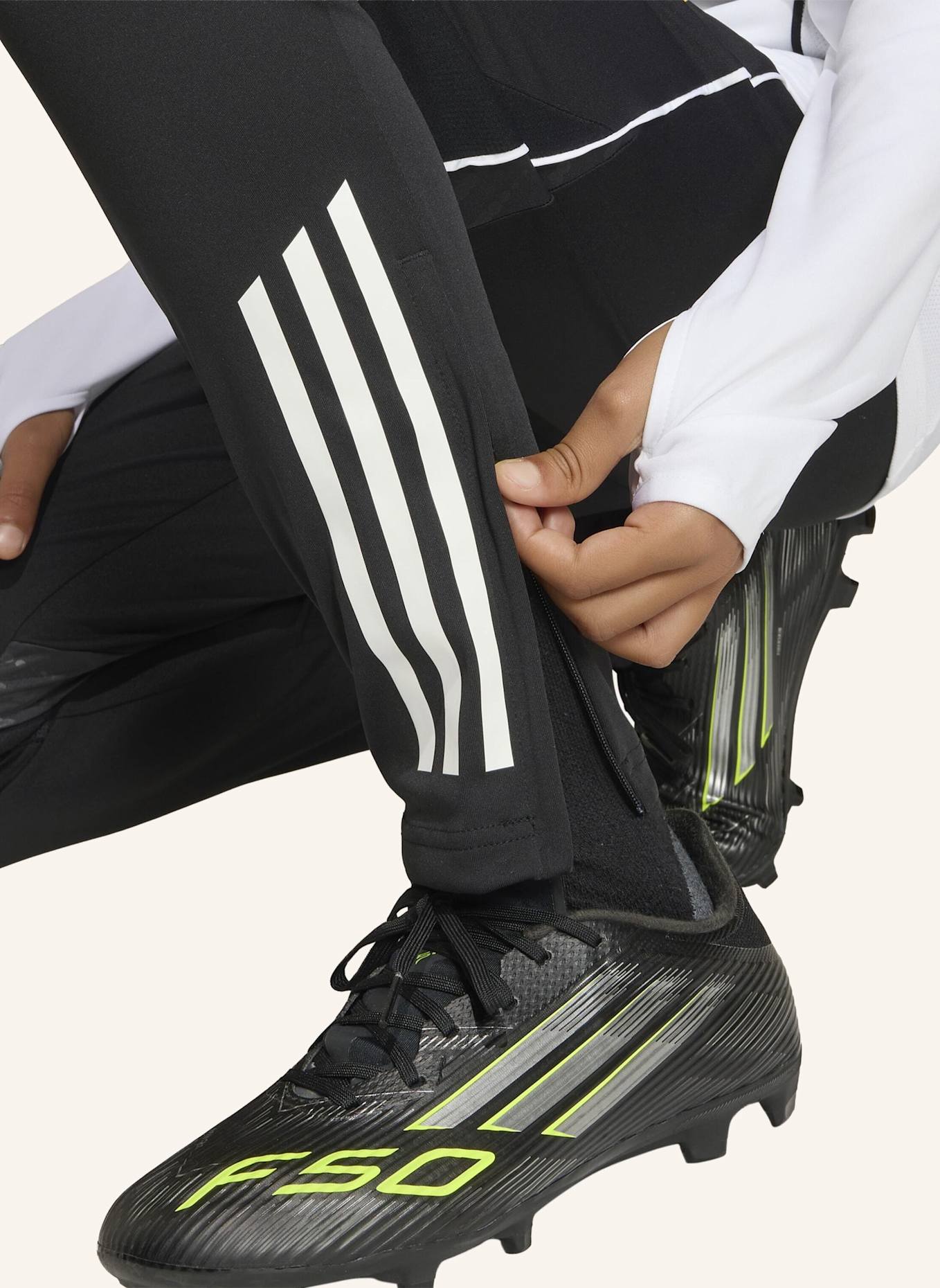 adidas ADIDAS REAL MADRID AVENGERS 25/26 TIRO25 COMPETITION KIDS TRAININGSHOSE: SCHWARZ/ WEISS/ GOLD