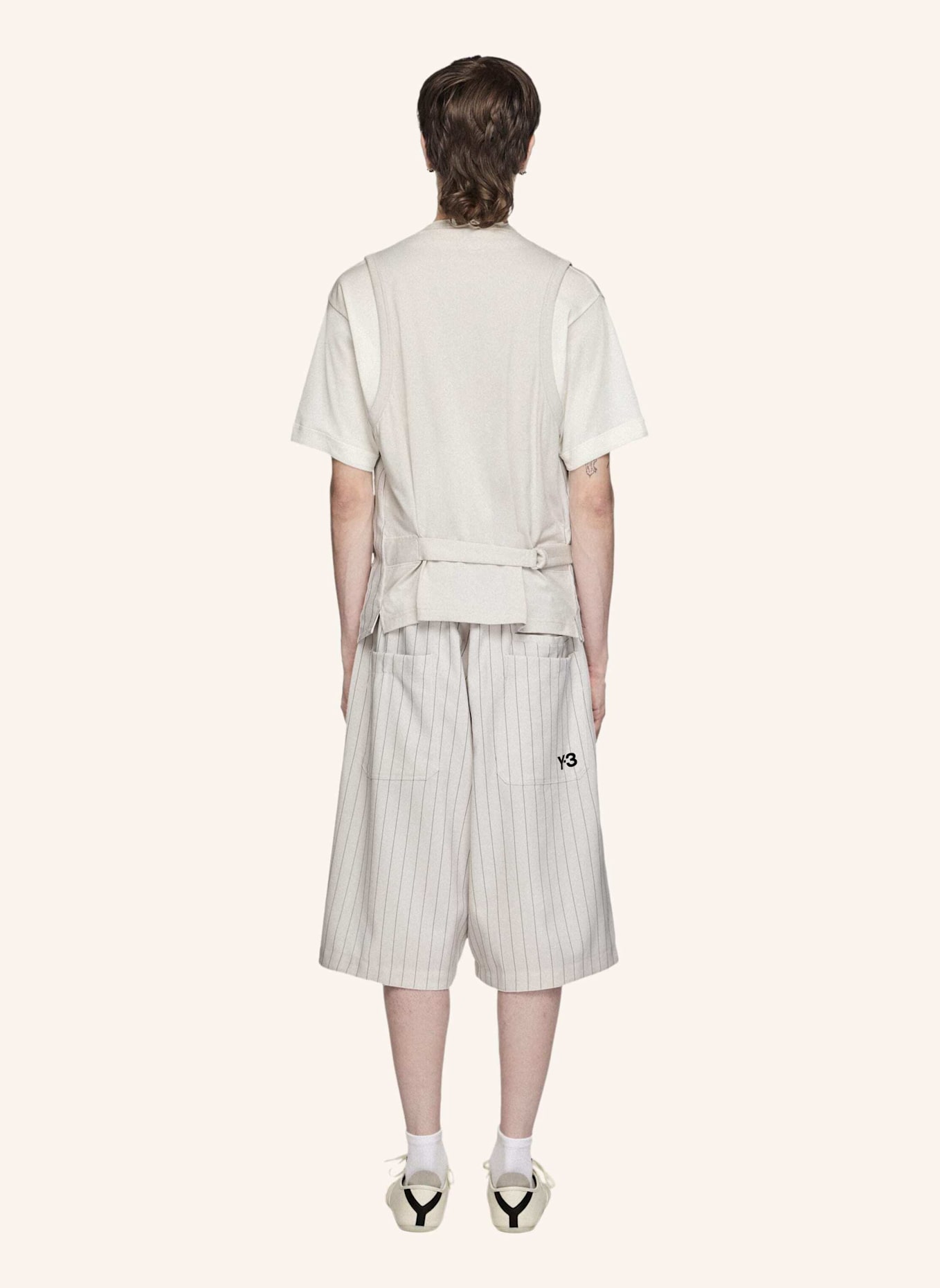 Y-3 Y-3 SPORT UNIFORM SHORTS MIT NADELSTREIFEN: GRAU