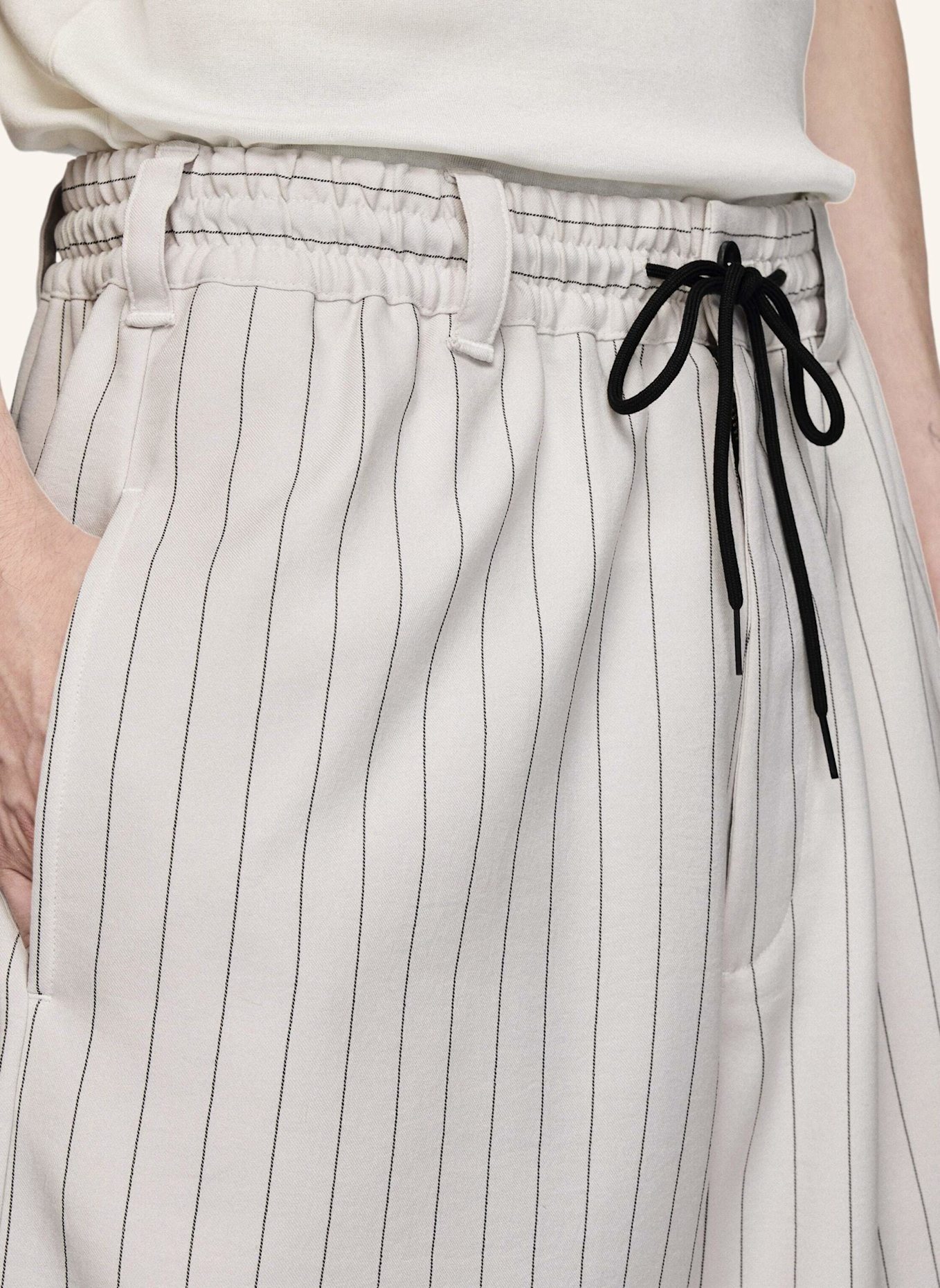 Y-3 Y-3 SPORT UNIFORM SHORTS MIT NADELSTREIFEN: GRAU