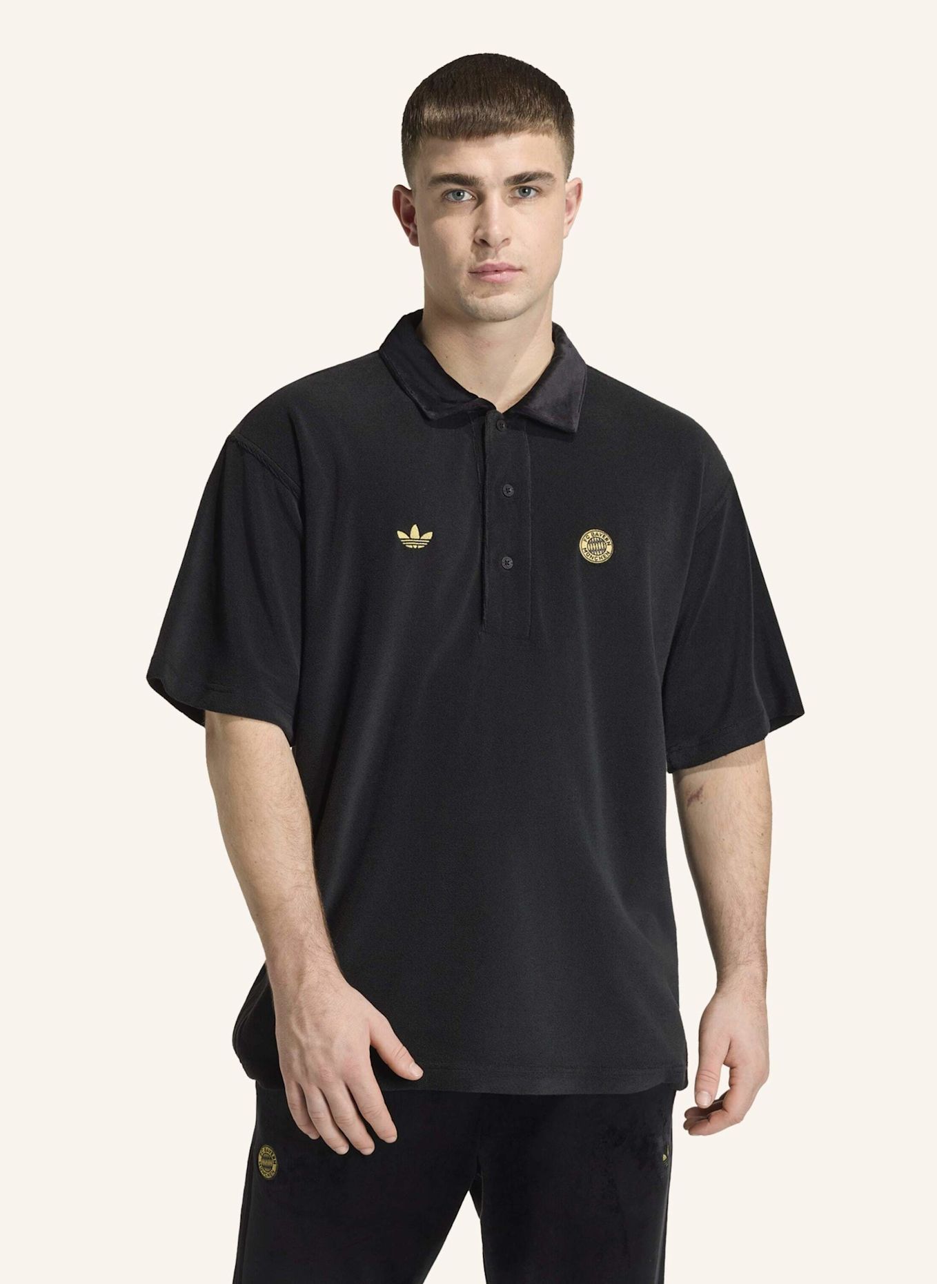 adidas FC BAYERN MÜNCHEN POLOSHIRT: SCHWARZ