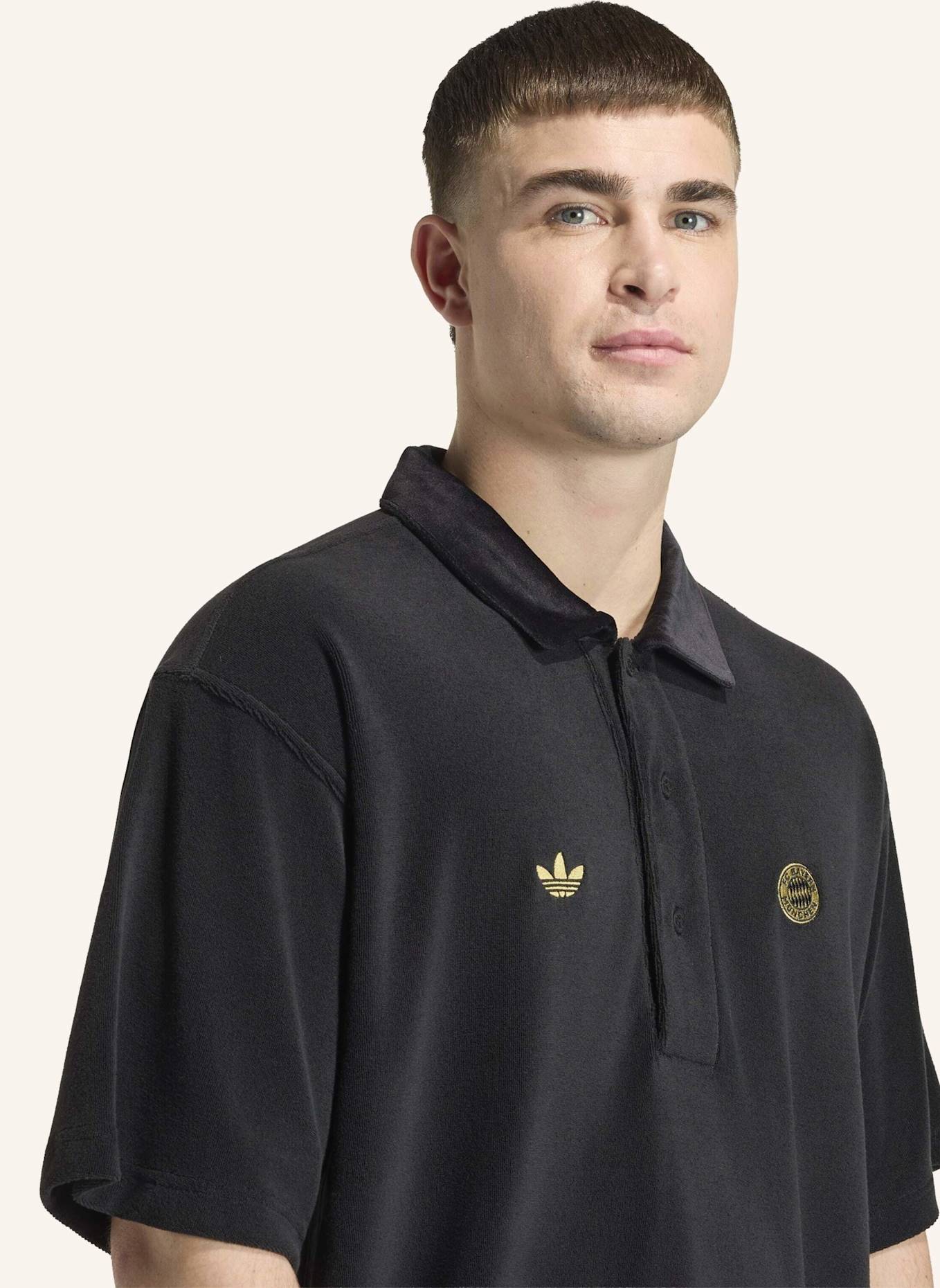 adidas FC BAYERN MÜNCHEN POLOSHIRT: SCHWARZ