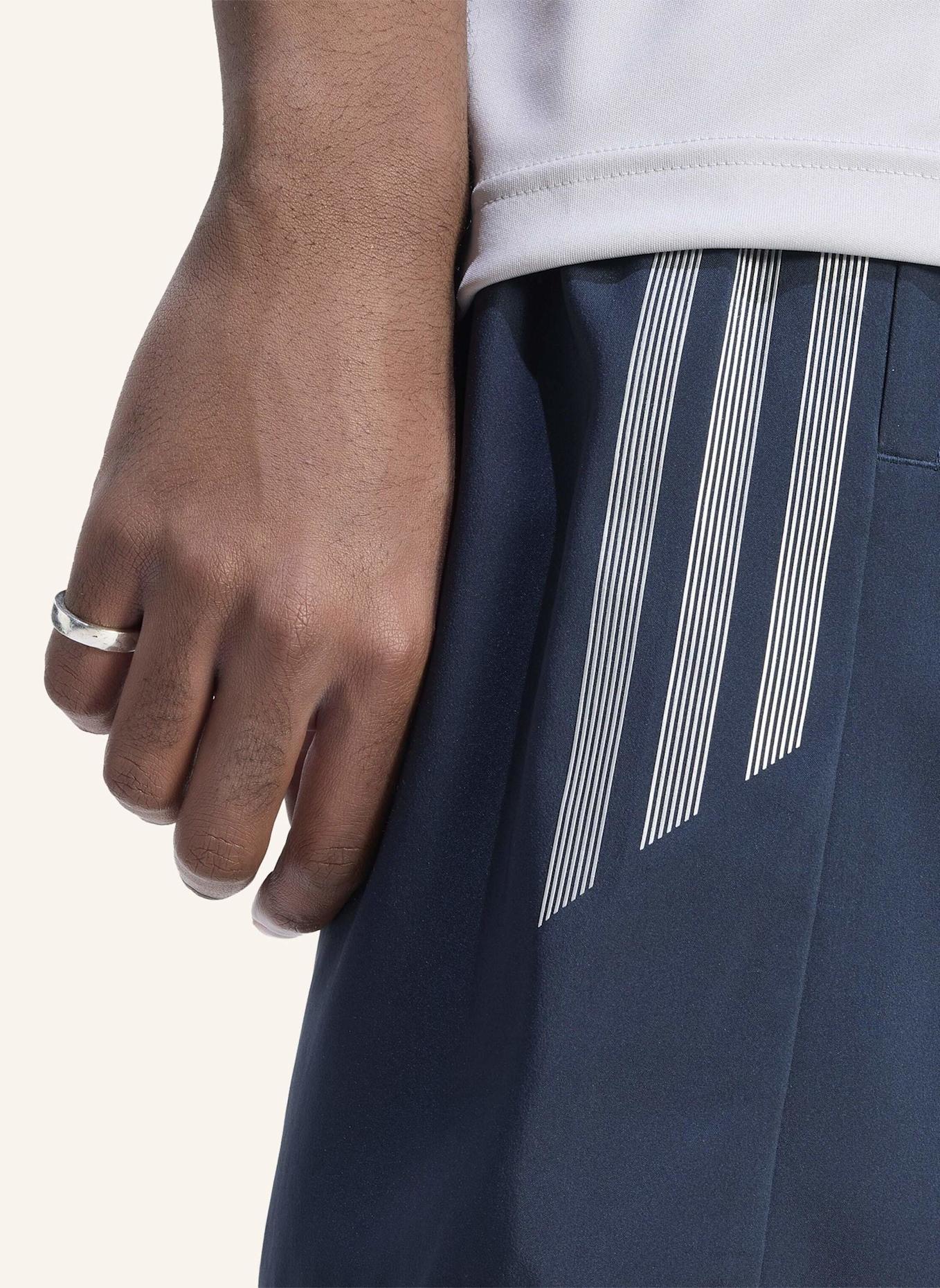 adidas Originals LIGHTWEIGHT REGULAR SHORTS: SCHWARZ