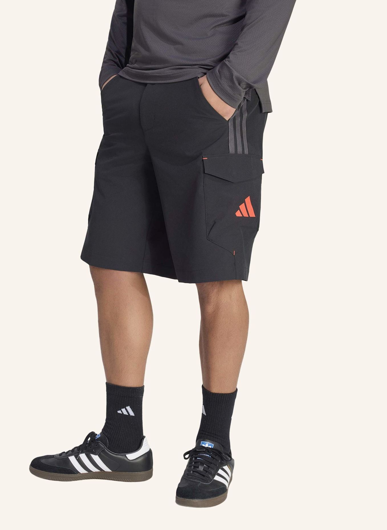 adidas AUDI REVOLUT F1 TEAM MECHANICS SHORTS: SCHWARZ