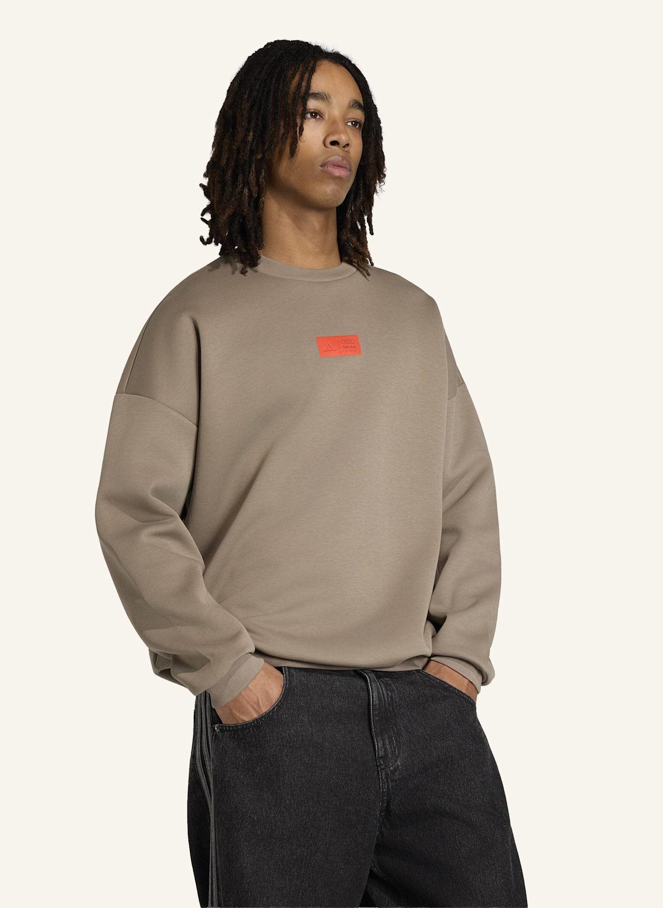 adidas AUDI REVOLUT F1 TEAM ELEVATED CREW SWEAT SWEATSHIRT: BRAUN/ ROT