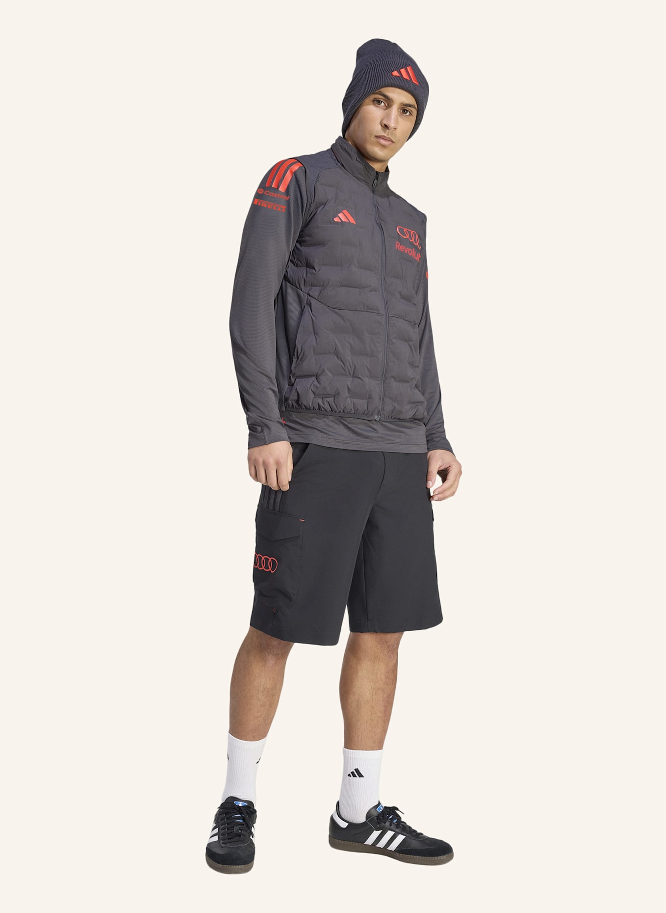 adidas AUDI REVOLUT F1 TEAM MECHANICS GEFÜTTERTE WESTE: SCHWARZ/ ROT