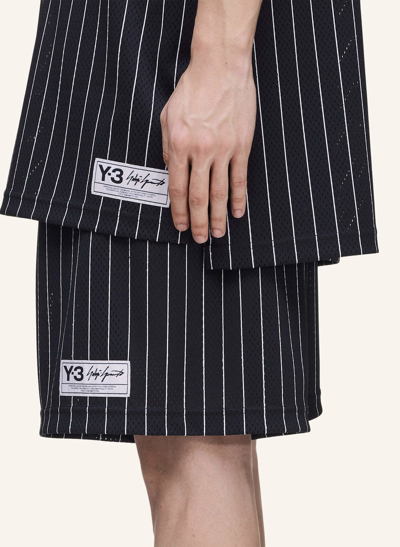Y-3 Y-3 MESH NADELSTREIFEN SHORTS: SCHWARZ