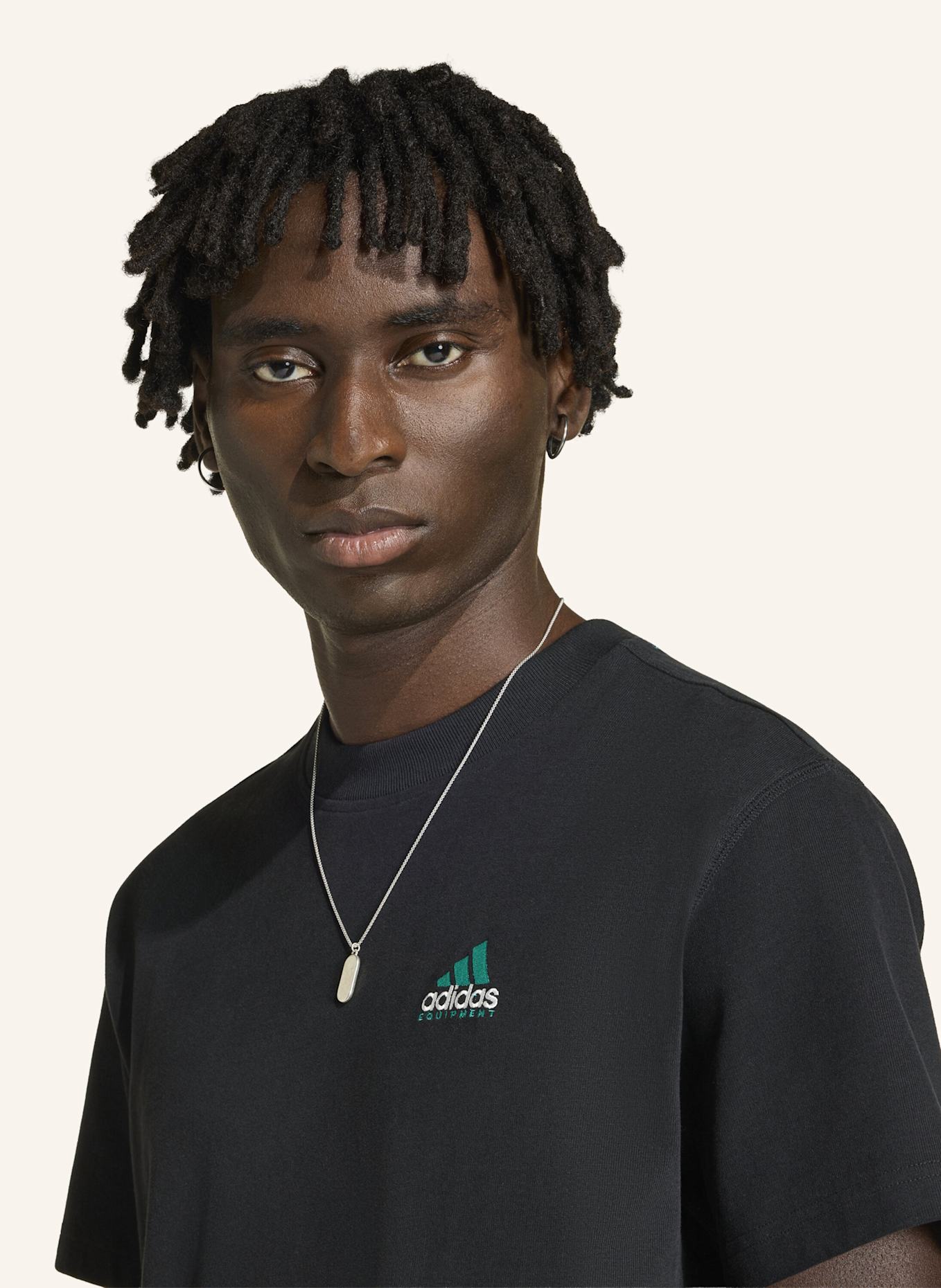 adidas Originals ADIDAS EQUIPMENT BLUR GRAPHIC T-SHIRT: SCHWARZ