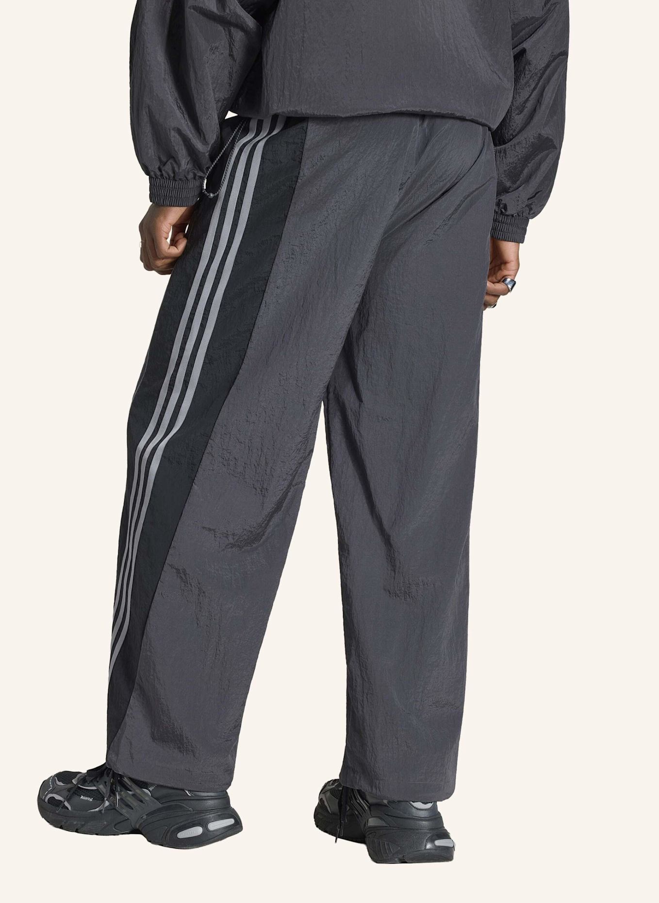 adidas Originals ADILENIUM SEASON 5 TRAININGSHOSE: SCHWARZ