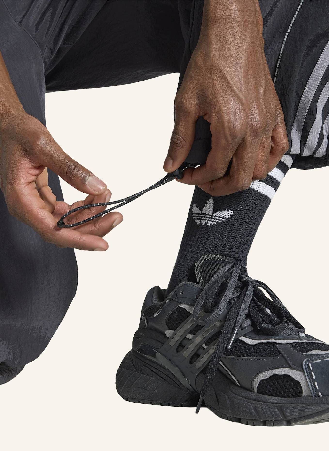 adidas Originals ADILENIUM SEASON 5 TRAININGSHOSE: SCHWARZ