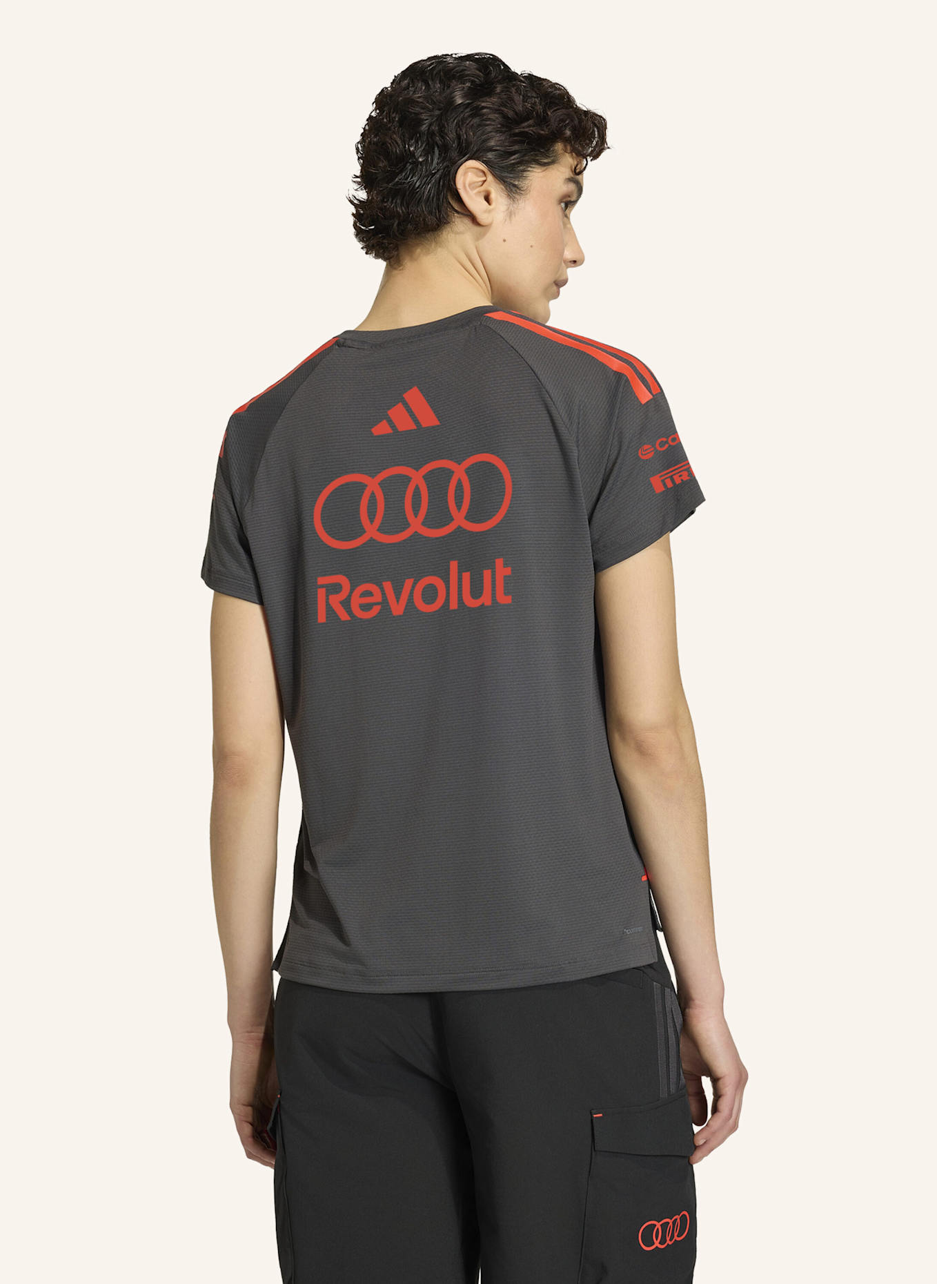 adidas AUDI REVOLUT F1 TEAM SHORT SLEEVE MECHANICS TRIKOT: SCHWARZ/ ROT