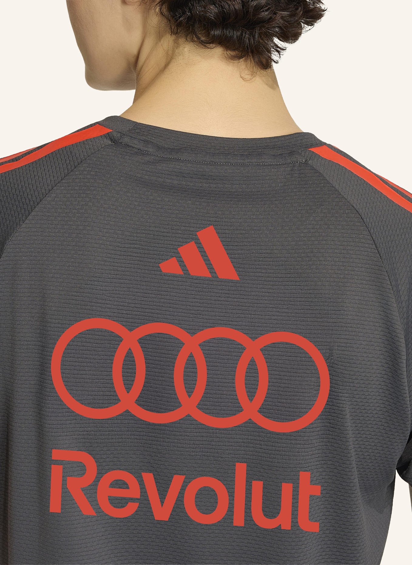 adidas AUDI REVOLUT F1 TEAM SHORT SLEEVE MECHANICS TRIKOT: SCHWARZ/ ROT
