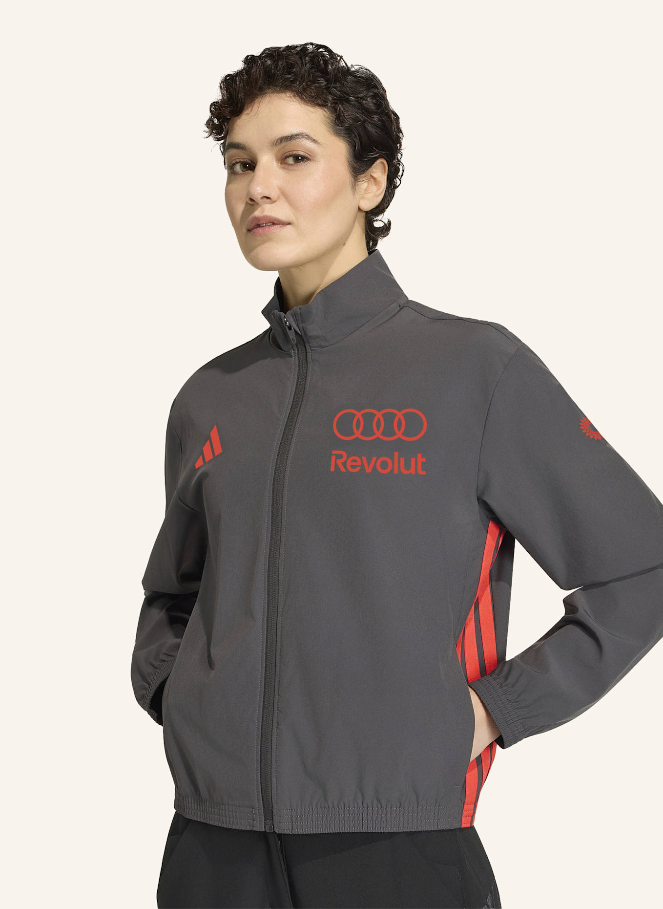 adidas AUDI REVOLUT F1 TEAM MECHANICS TRAININGSJACKE: SCHWARZ/ ROT