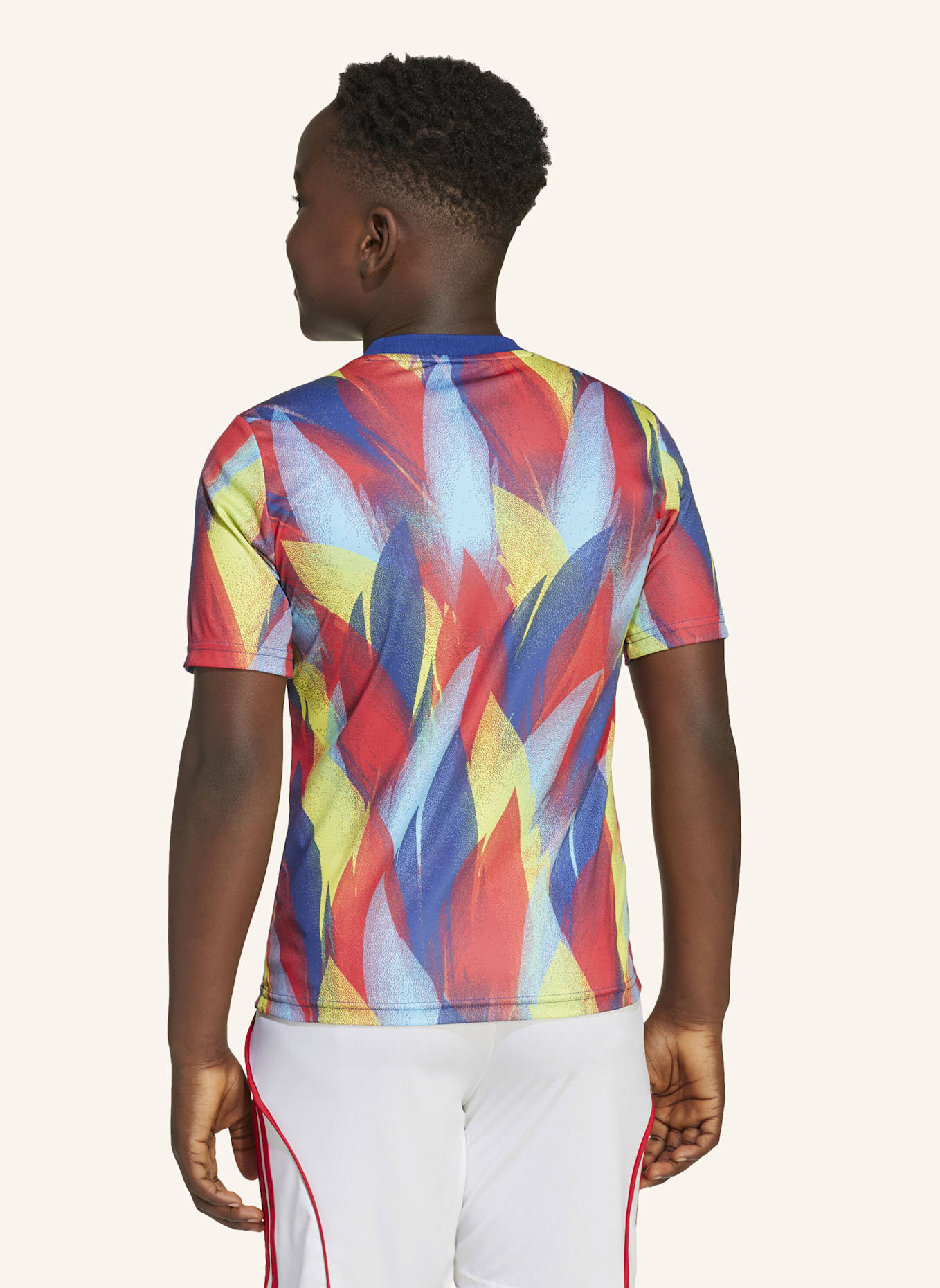 adidas ARSENAL 25/26 PRE-MATCH-SHIRT: BLAU/ ROT/ GELB