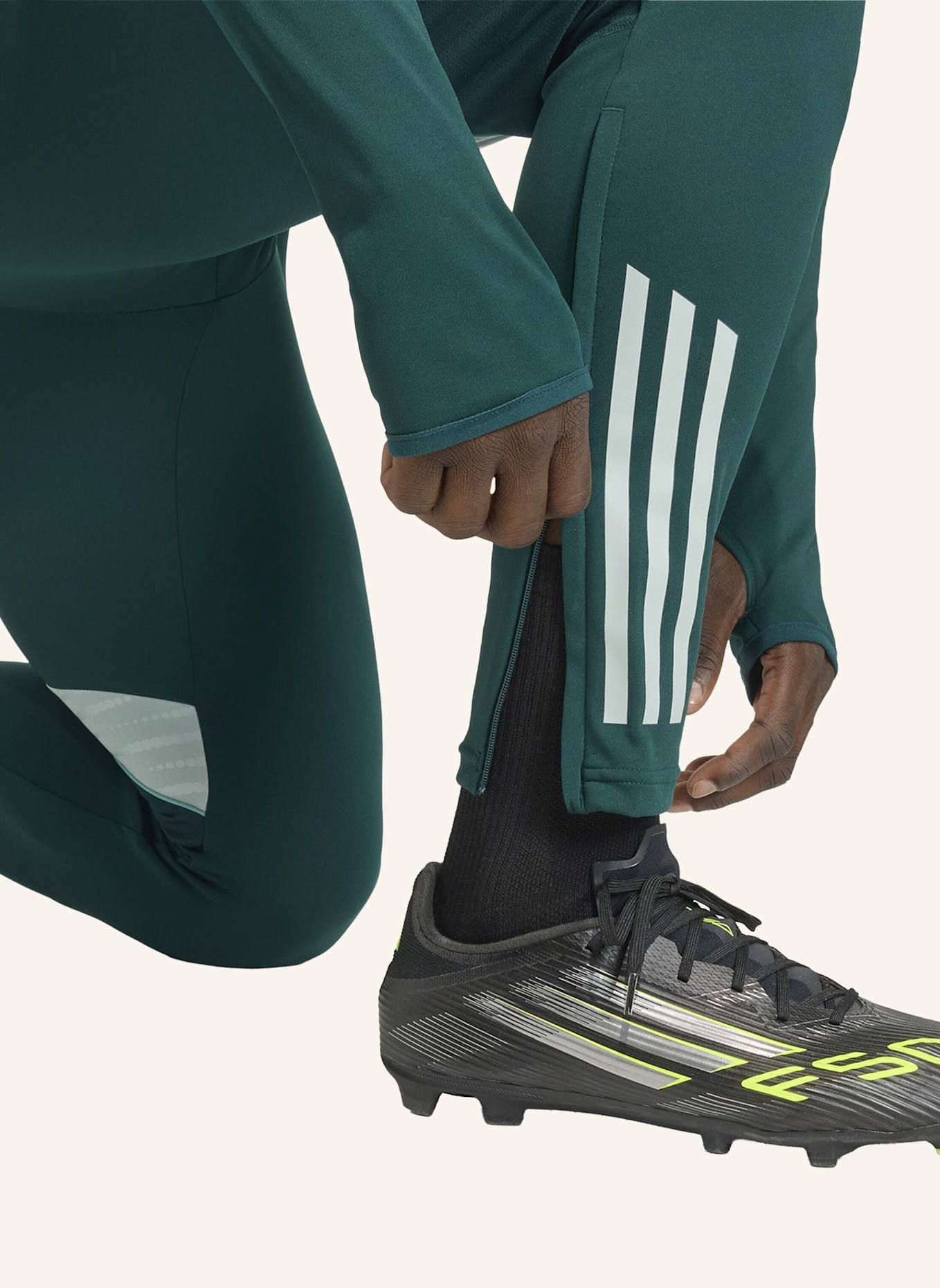 adidas FC ARSENAL TIRO 25 COMPETITION TRAININGSHOSE: GRÜN