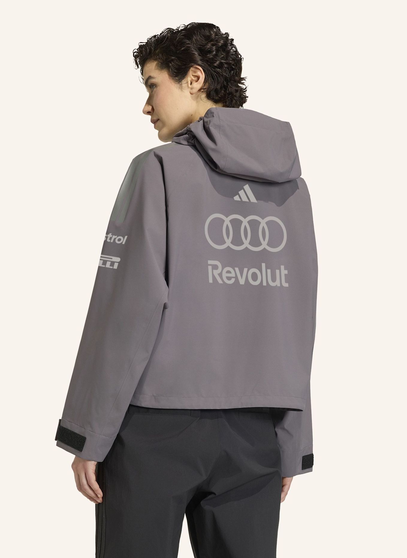 adidas AUDI REVOLUT F1 TEAM ENGINEERS & MARKETING REGENJACKE: GRAU