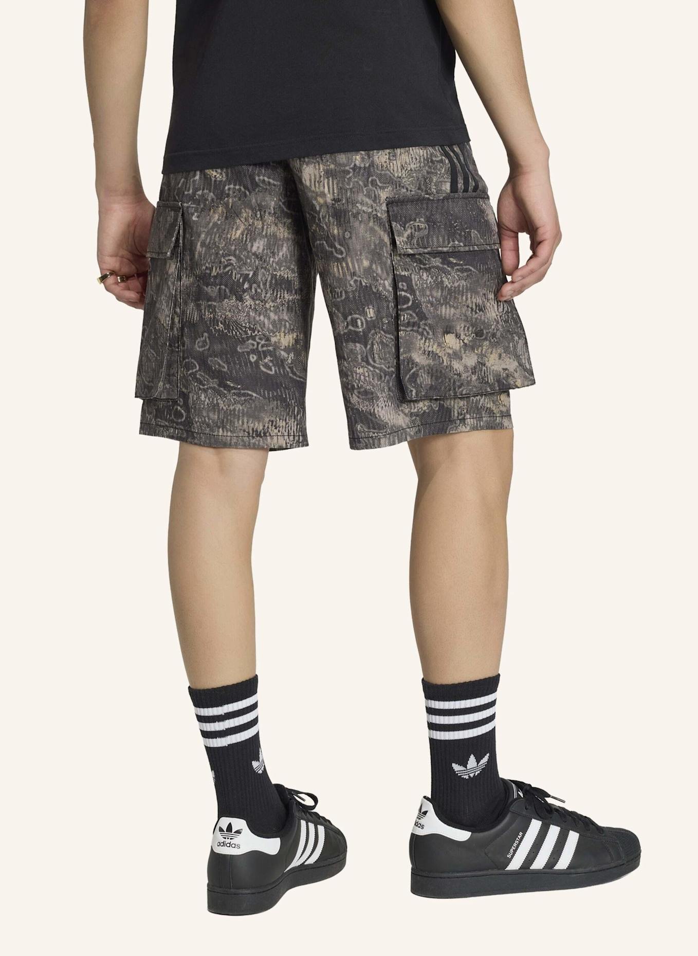 adidas Originals ADILENIUM SEASON 5 AOP CARGOSHORTS: GRAU/ BEIGE