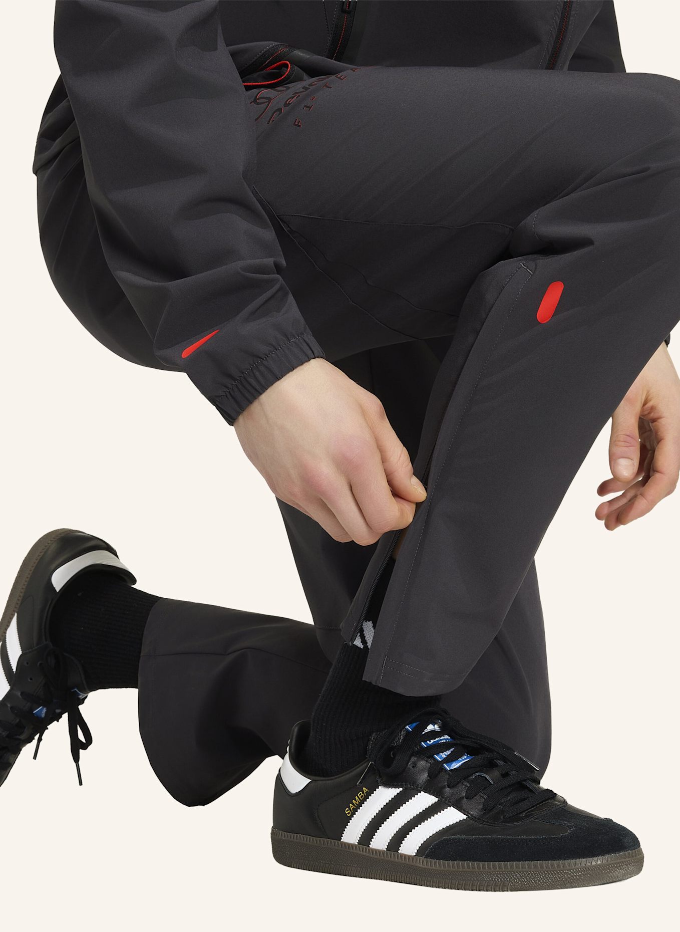 adidas AUDI REVOLUT F1 TEAM DNA VIS TECH HOSE: SCHWARZ/ ROT