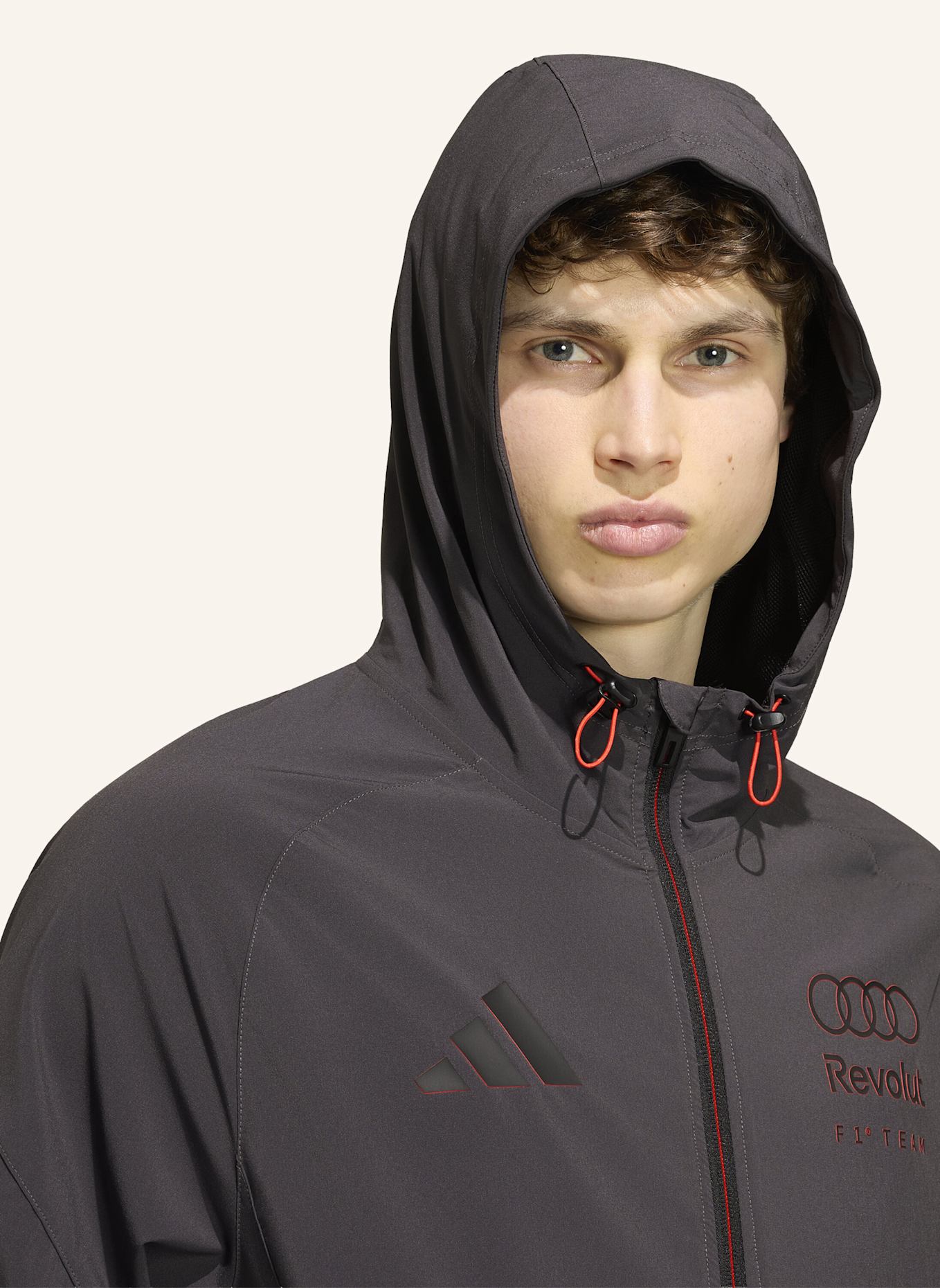 adidas AUDI REVOLUT F1 TEAM DNA VIS TECH JACKE: SCHWARZ/ ROT