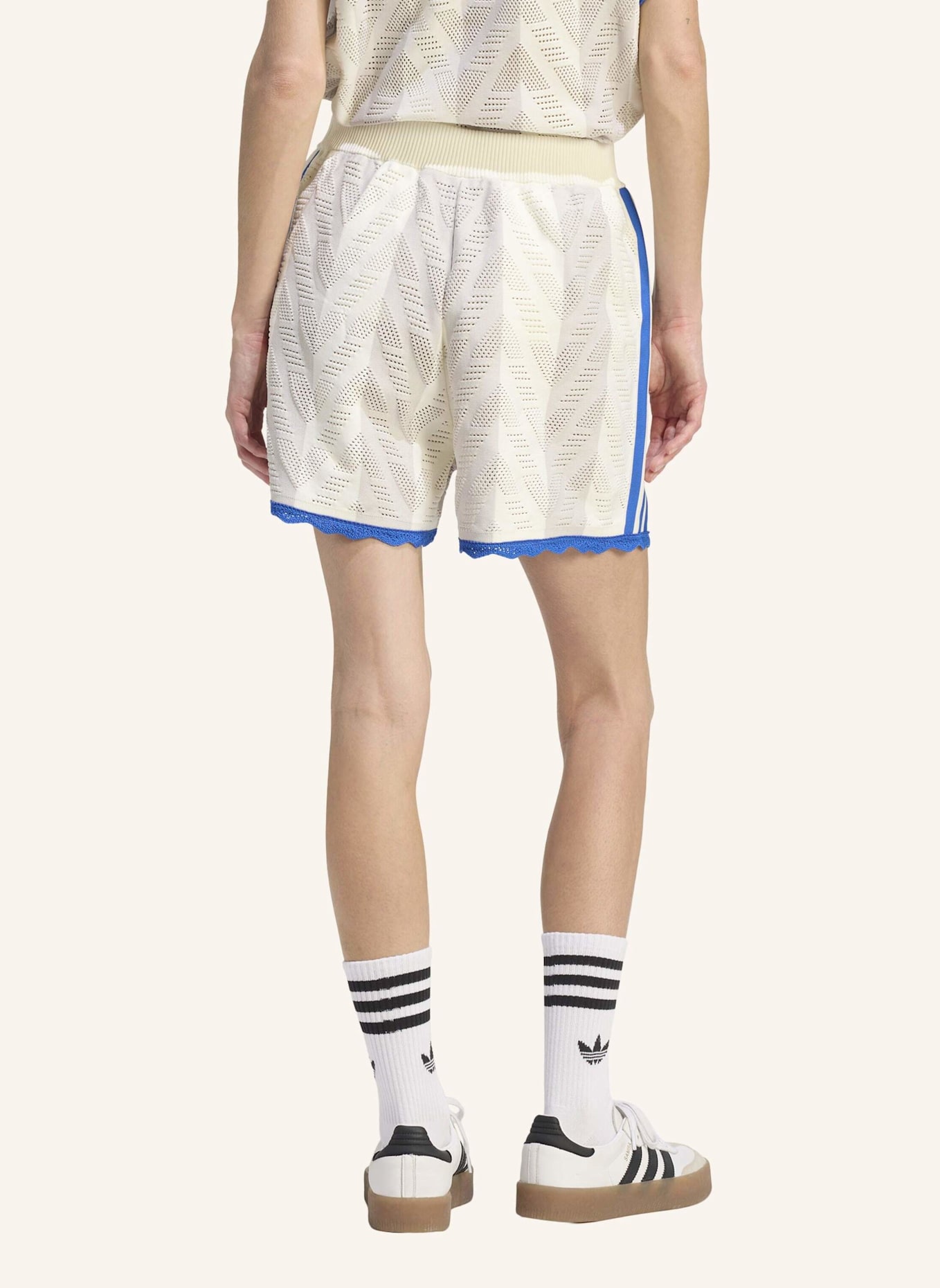 adidas Originals FIREBIRD LOOSE SHORTS: WEISS/ GRAU