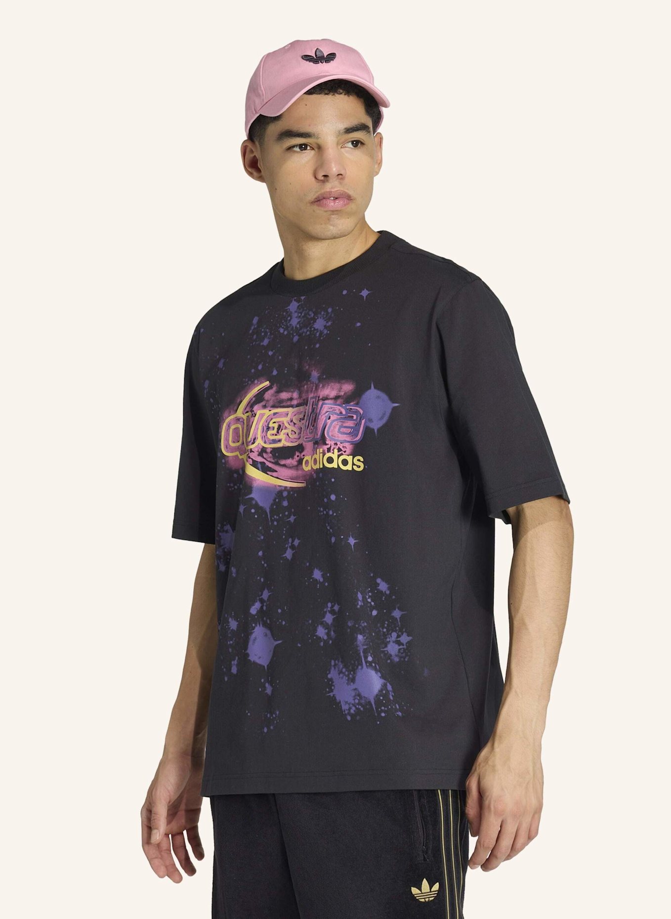 adidas Originals ADILENIUM SEASON 5 QUESTRA GRAFIK T-SHIRT: SCHWARZ
