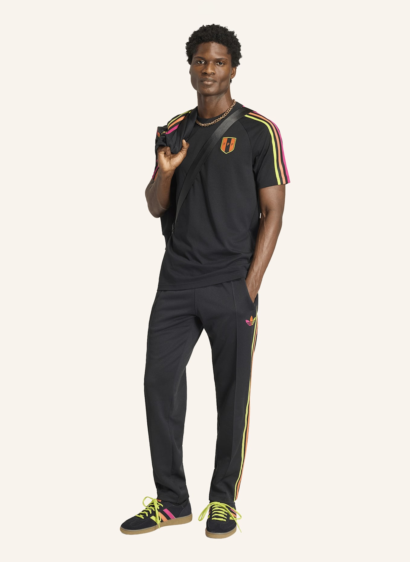 adidas PERU ORIGINALS TRAININGSHOSE: SCHWARZ