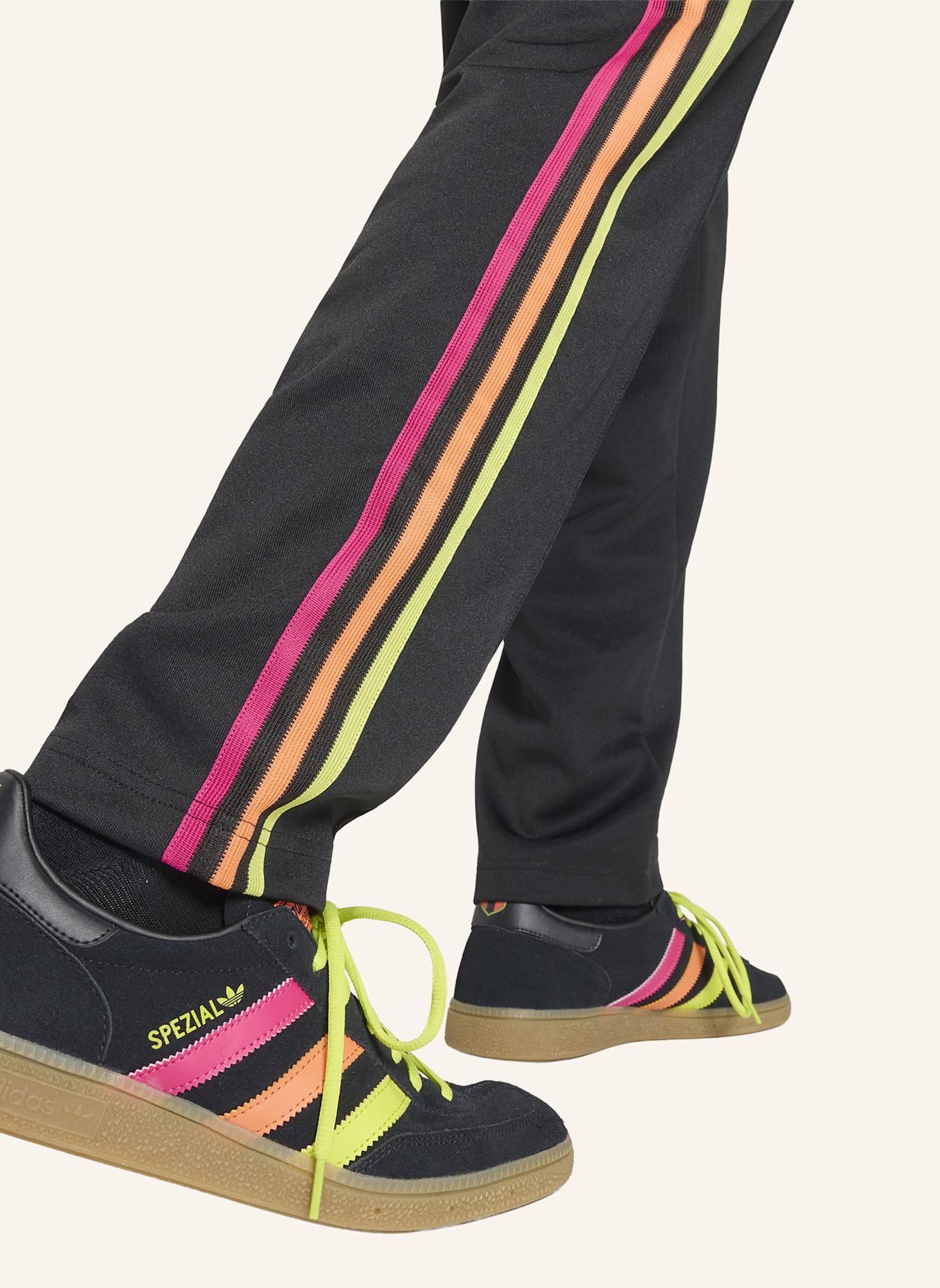 adidas PERU ORIGINALS TRAININGSHOSE: SCHWARZ