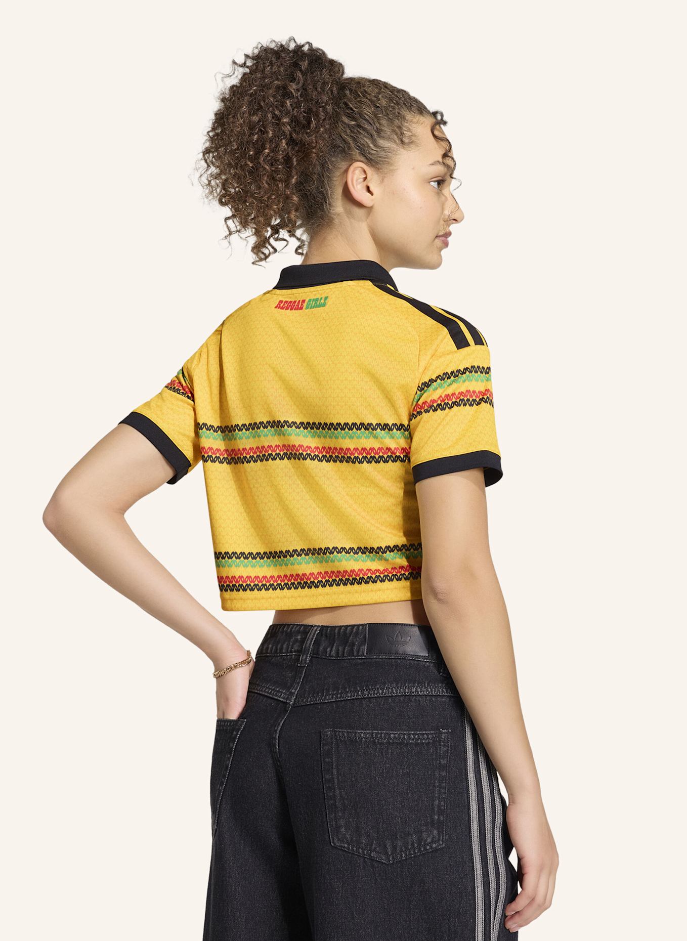 adidas JAMAIKA 26 X BOB MARLEY HEIMTRIKOT, KÜRZER GESCHNITTEN: GOLD