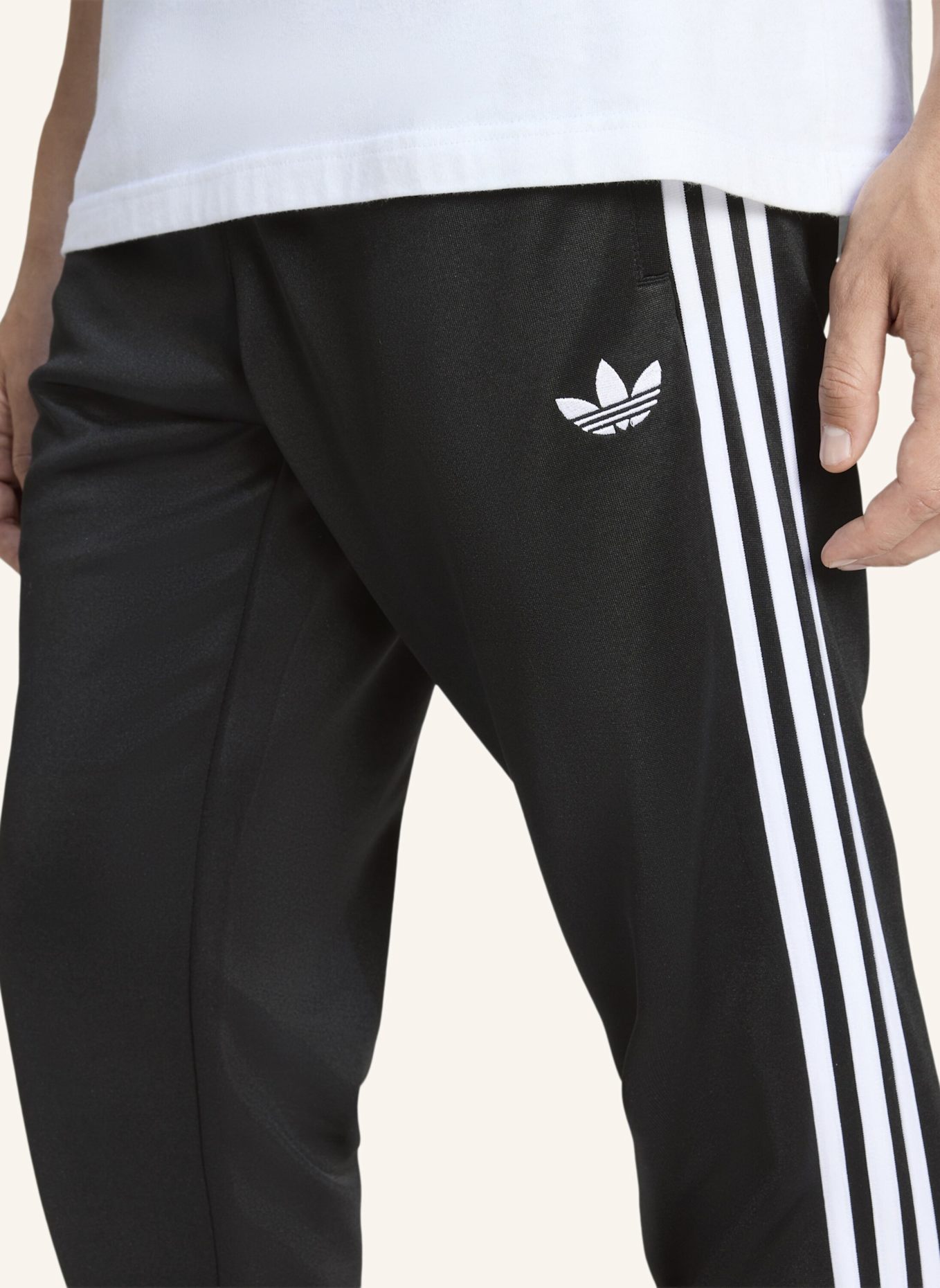 adidas Originals SST TRAININGSHOSE: SCHWARZ