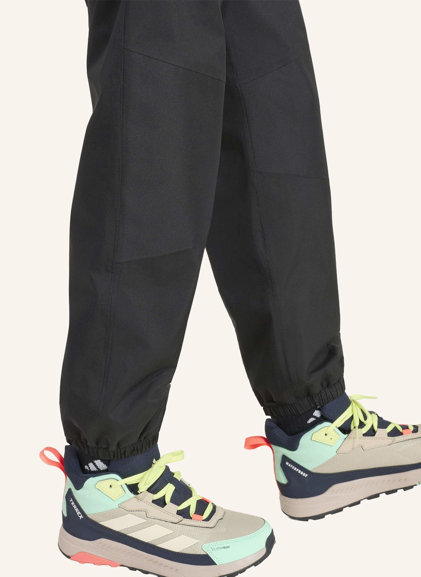 adidas TERREX TERREX MULTI 2 LAYER CLIMAPROOF KIDS REGENHOSE: SCHWARZ