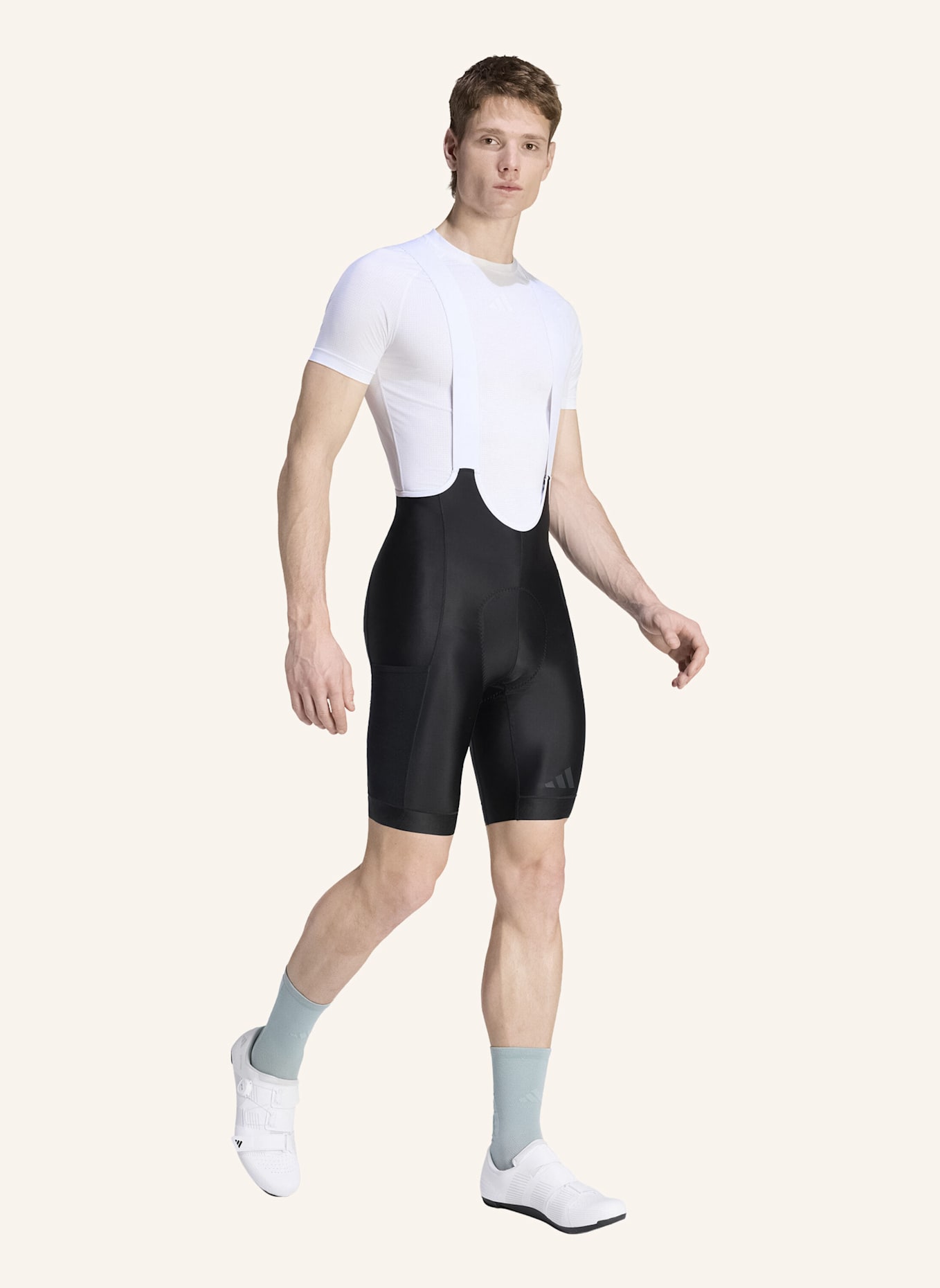 adidas ESSENTIALS CARGO-RADSHORTS MIT TRÄGERN, GEPOLSTERT: SCHWARZ