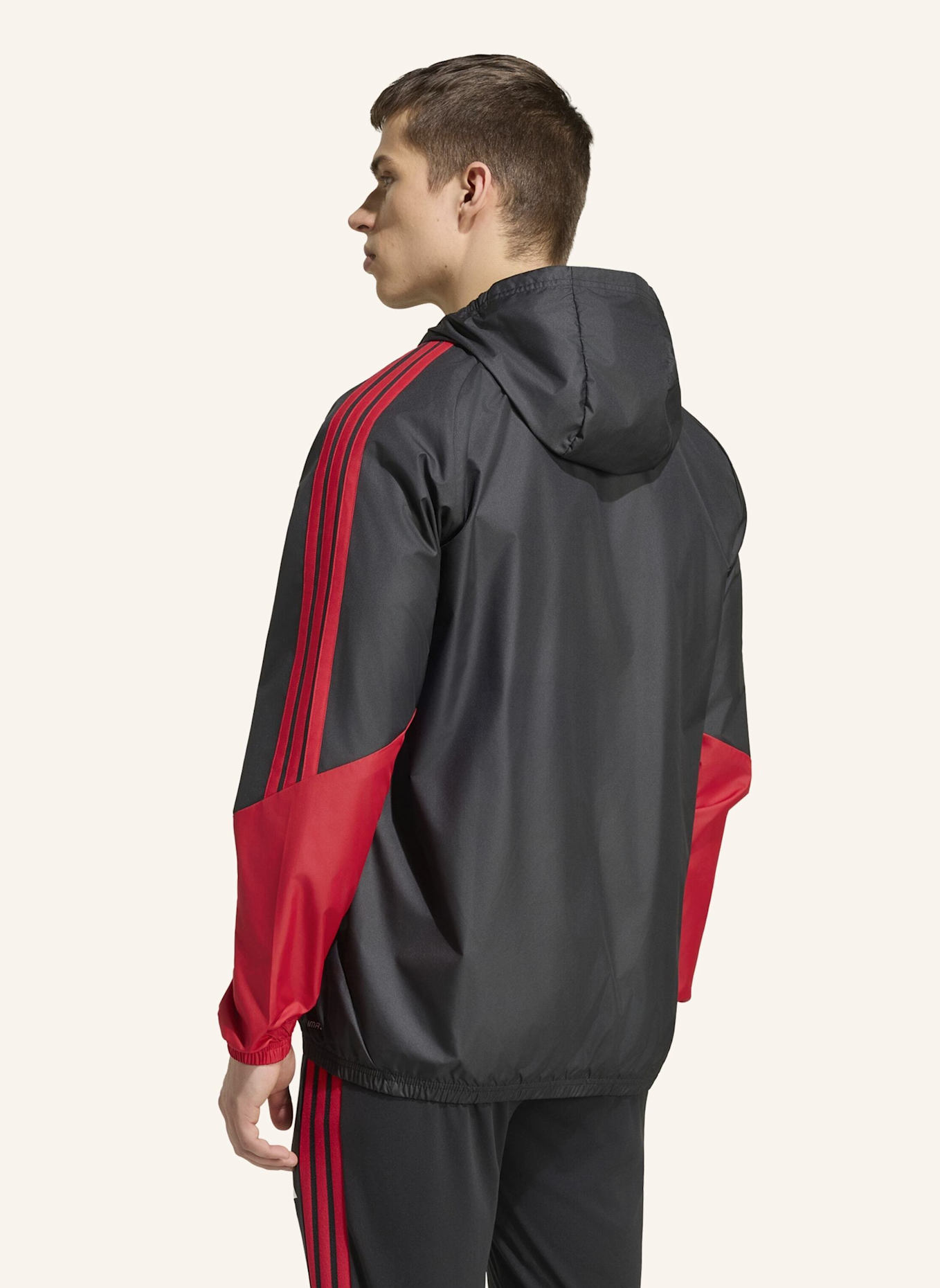 adidas MANCHESTER UNITED 26/27 TIRO ALLWETTER-JACKE: SCHWARZ