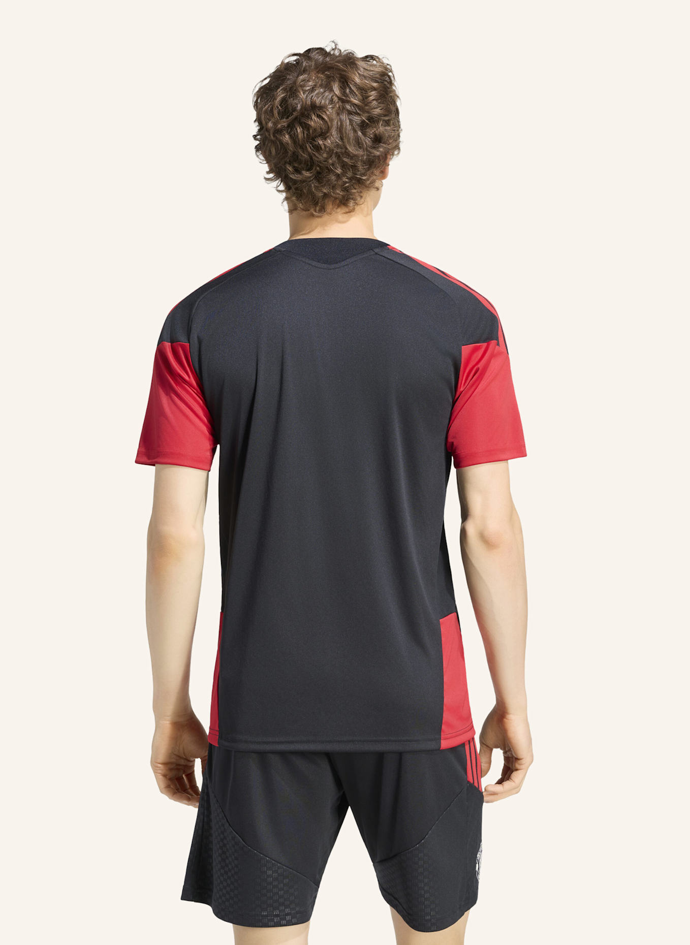 adidas MANCHESTER UNITED 26/27 TIRO TRAININGSTRIKOT: SCHWARZ
