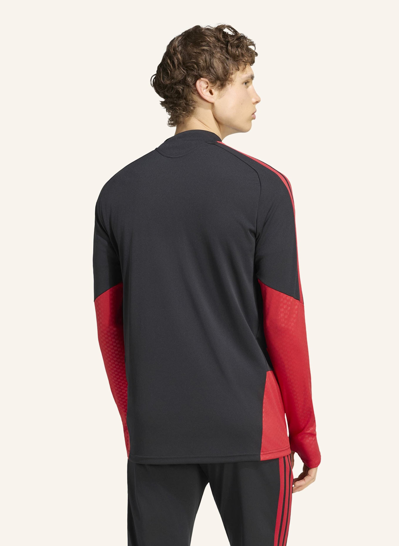 adidas MANCHESTER UNITED 26/27 TIRO TRAININGSOBERTEIL: SCHWARZ