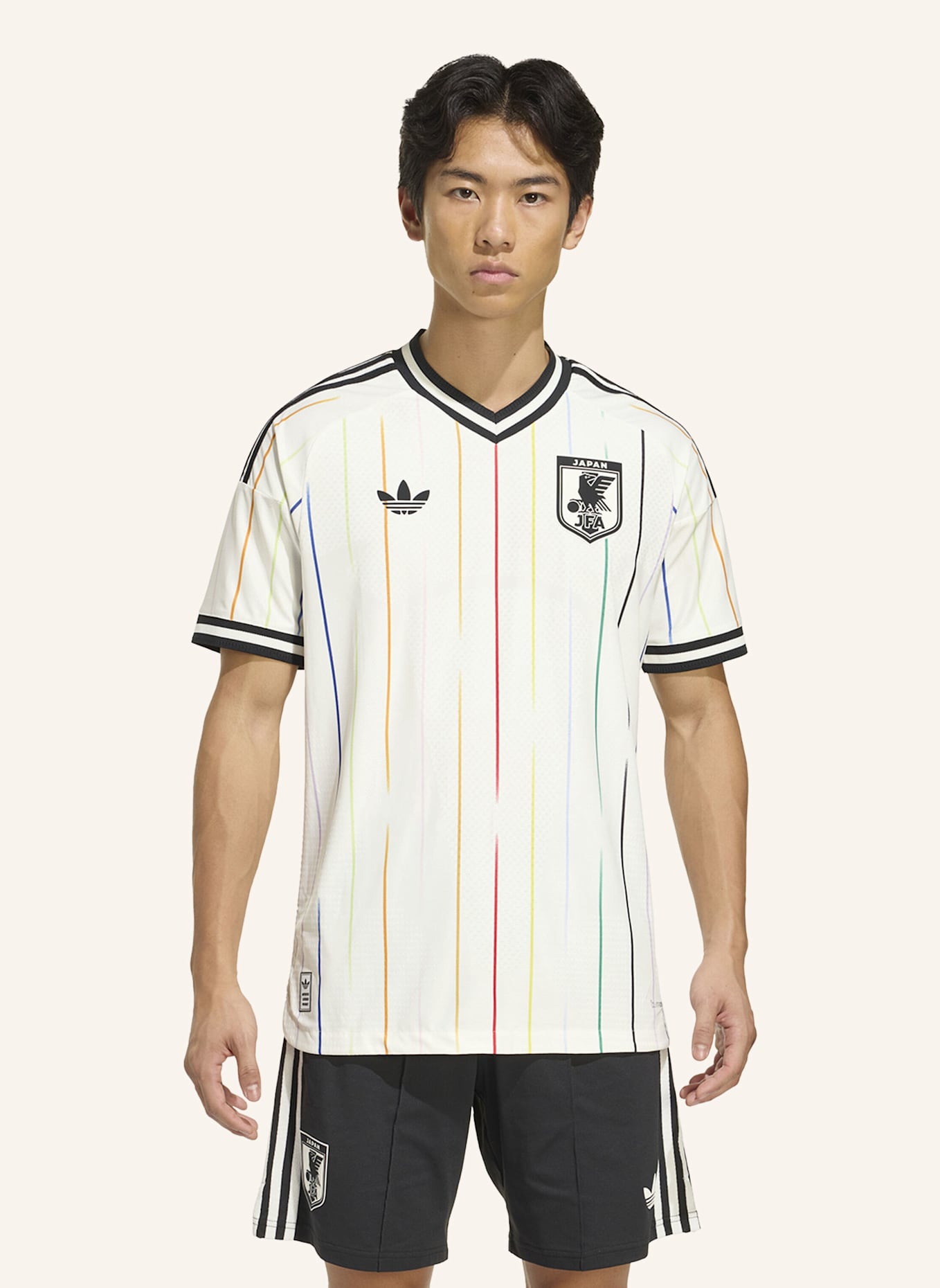 adidas JAPAN 26 AUTHENTIC AUSWÄRTSTRIKOT: WEISS/ SCHWARZ