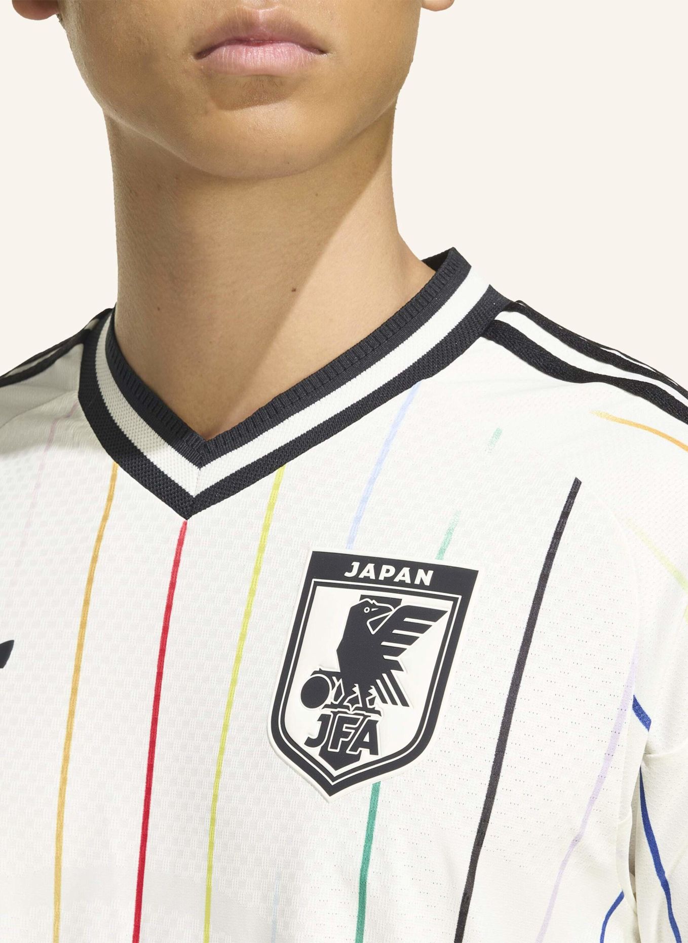 adidas JAPAN 26 AUTHENTIC AUSWÄRTSTRIKOT: WEISS/ SCHWARZ