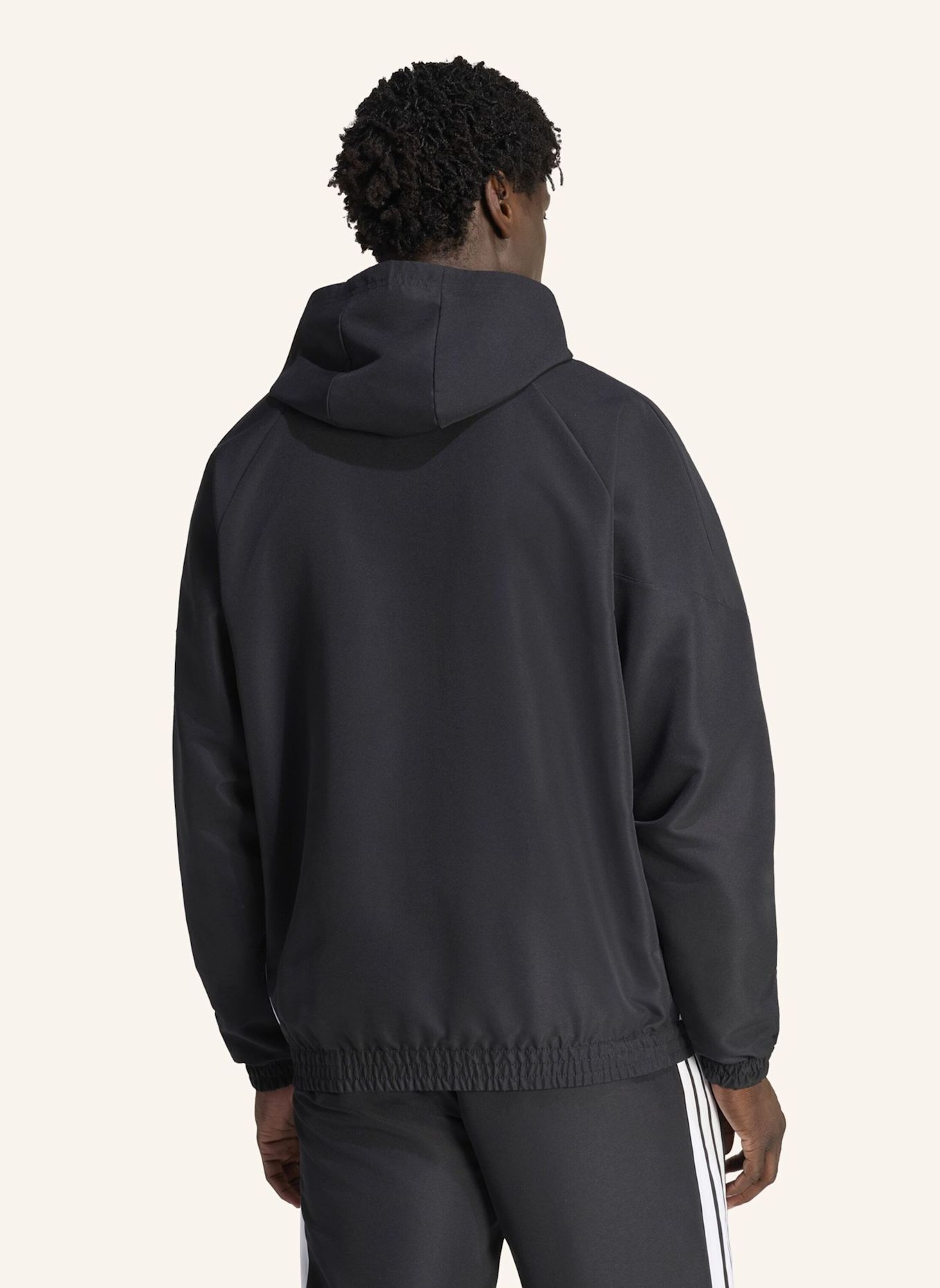 adidas TIRO 26 ESSENTIALS WOVEN KAPUZENJACKE: SCHWARZ / WEISS