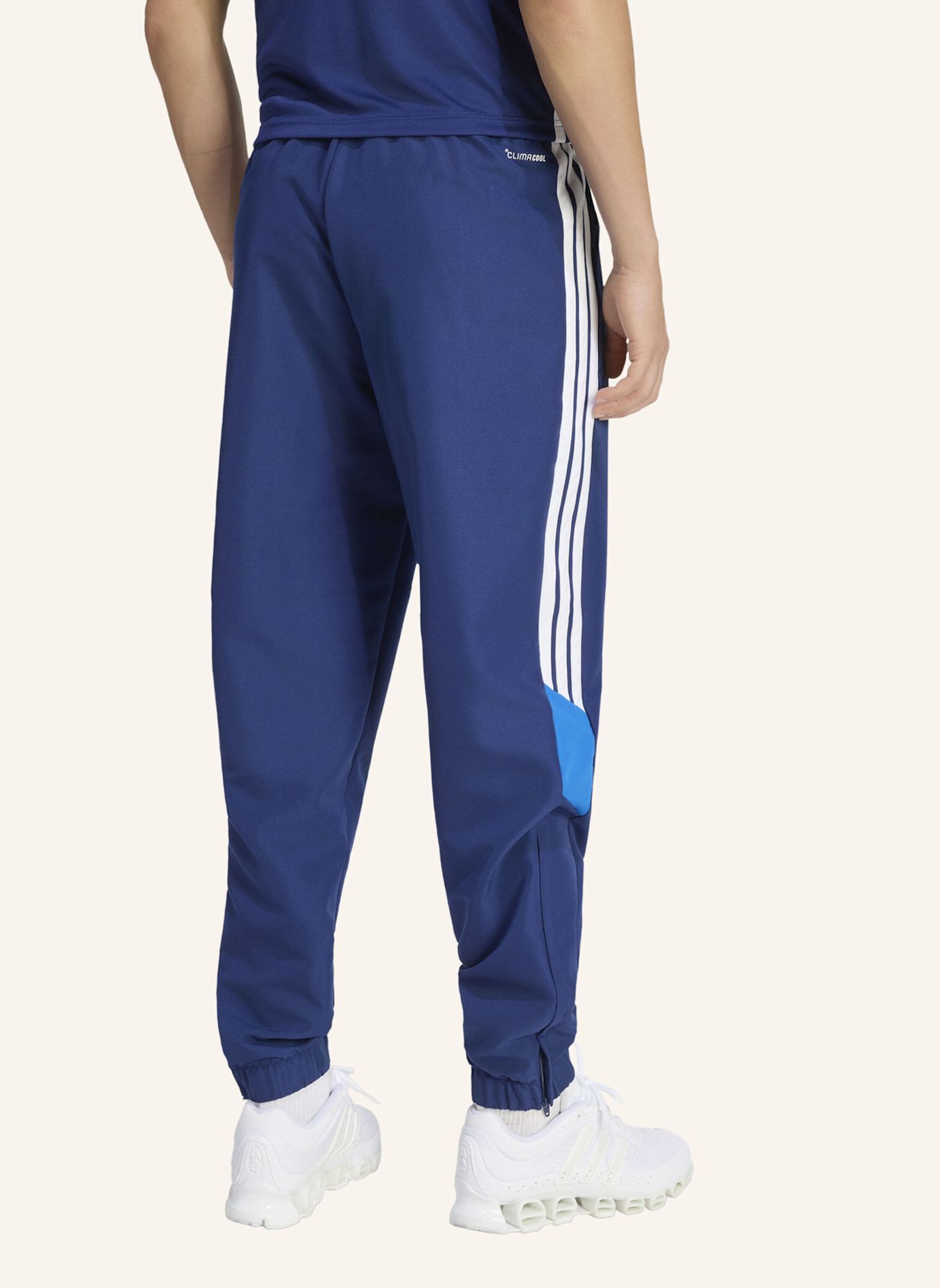 adidas TIRO 26 ESSENTIALS WOVEN HOSE: BLAU / WEISS
