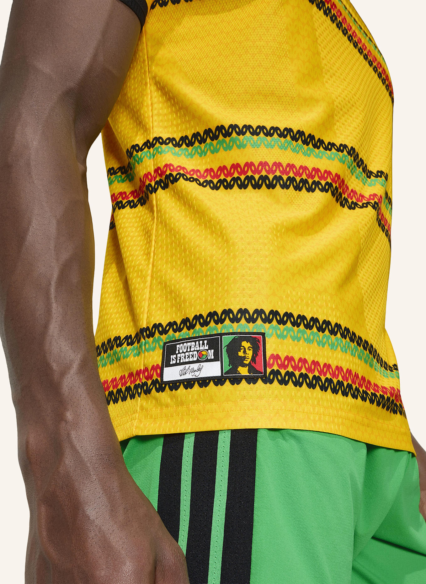 adidas JAMAIKA 26 X BOB MARLEY AUTHENTIC HEIMTRIKOT: GOLD
