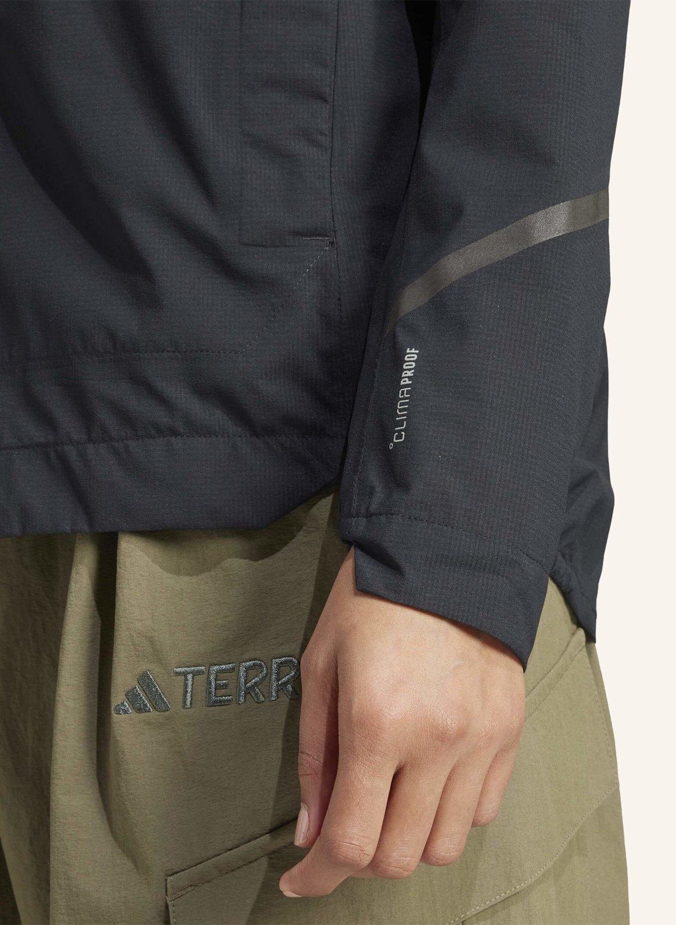 adidas TERREX TERREX XPERIOR 2.5 LAYER LIGHT CLIMAPROOF JACKE: SCHWARZ