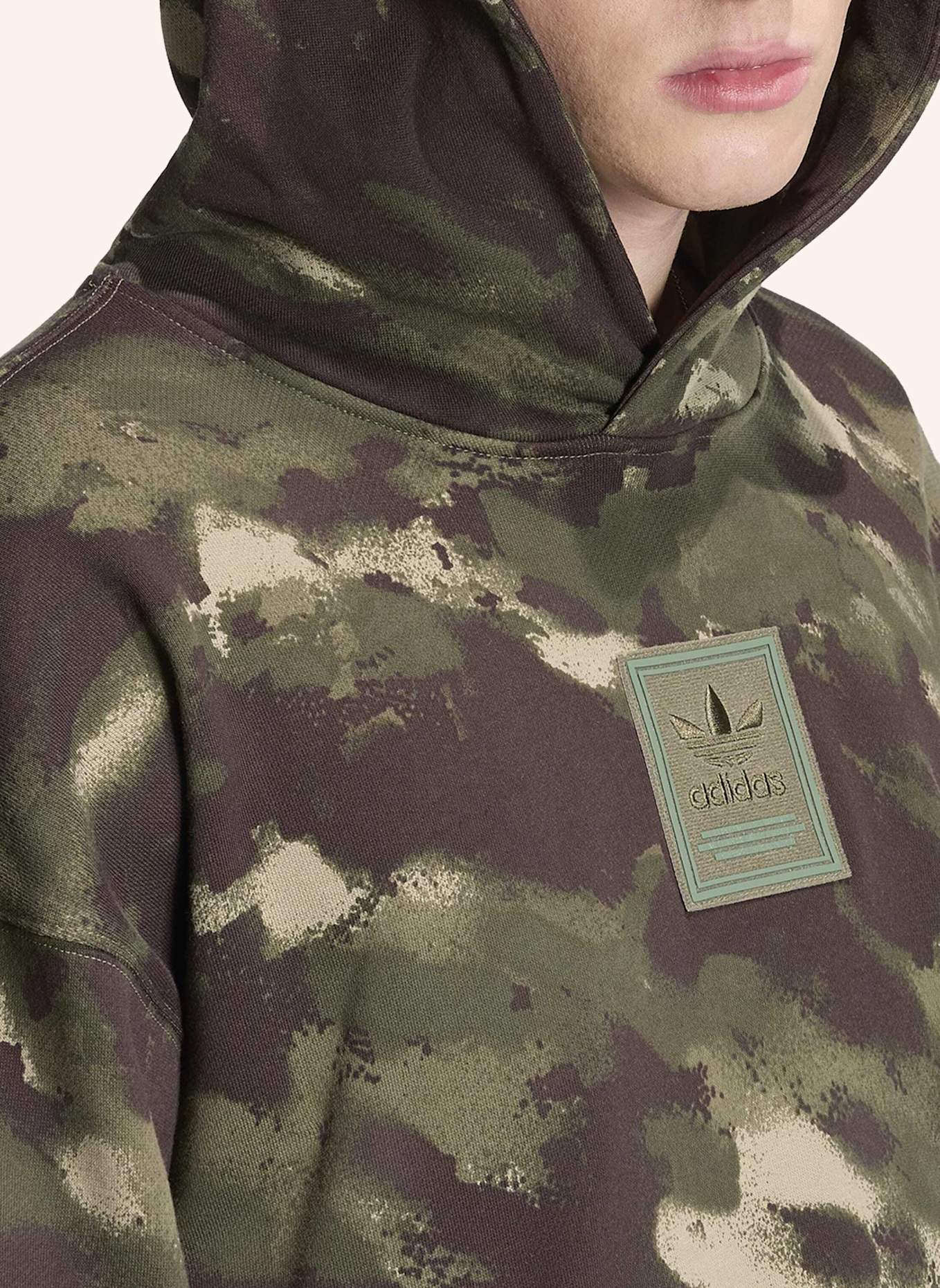 adidas Originals CAMO HOODIE: GRÜN