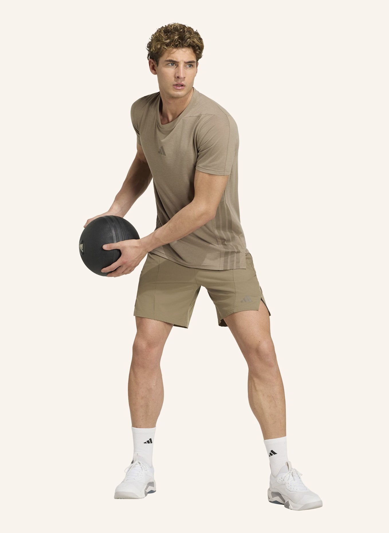 adidas Trainingsshorts D4T WORKOUT: KHAKI